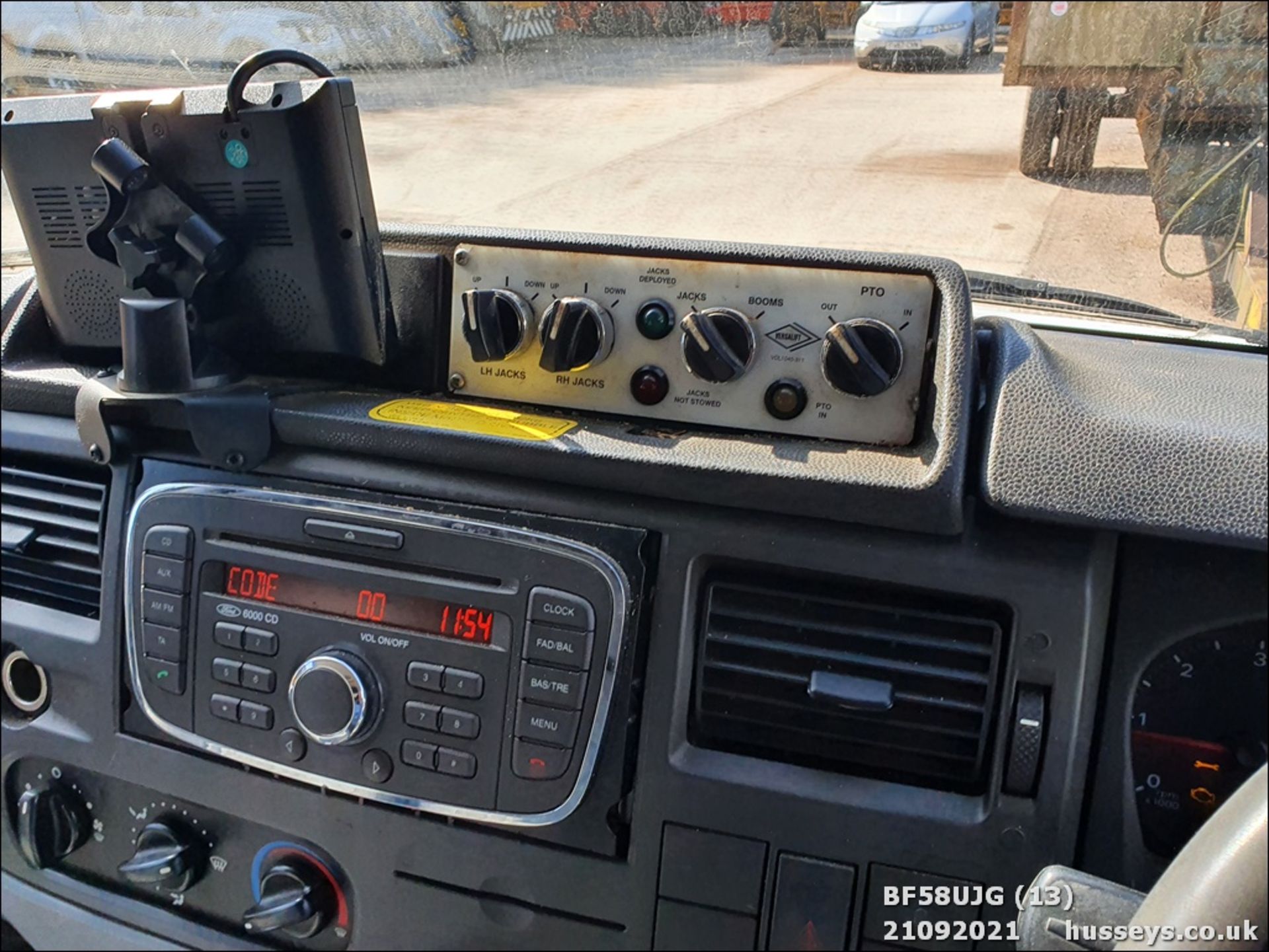 08/58 FORD TRANSIT 100 T350M RWD - 2402cc Van (White) - Image 13 of 15