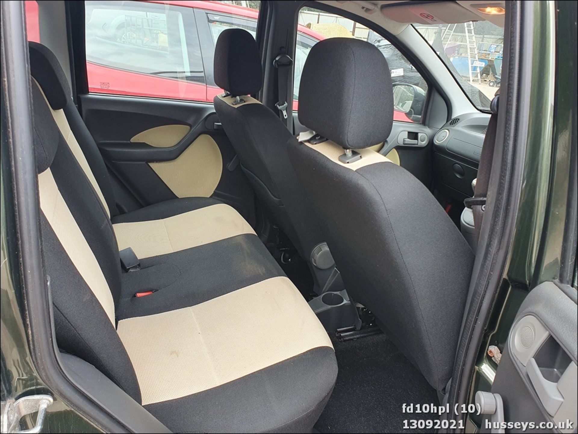 10/10 FIAT PANDA CROSS M-JET 4X4 - 1248cc 5dr Hatchback (Green, 58k) - Image 10 of 15