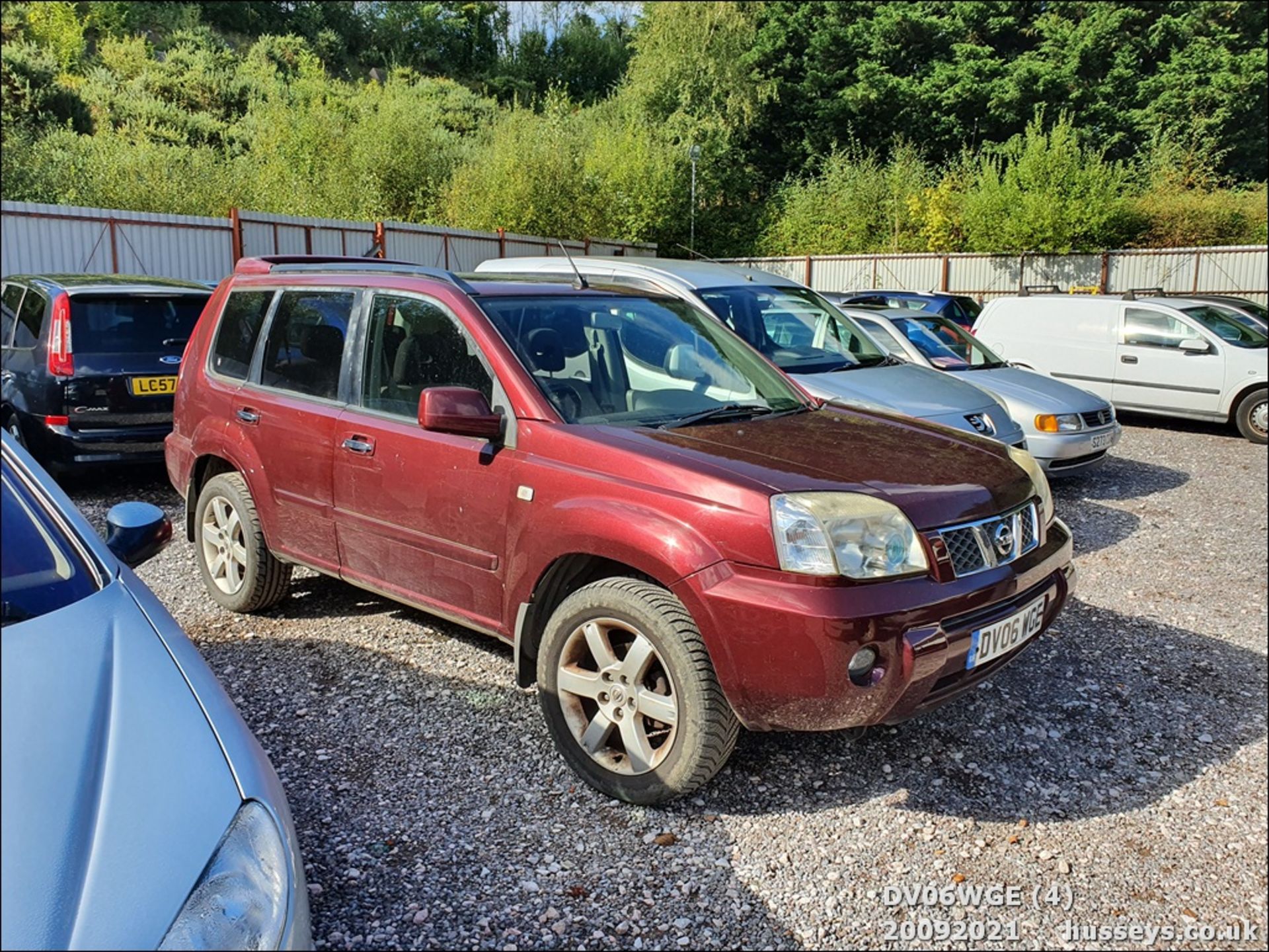 06/06 NISSAN X-TRAIL COLUMBIA DCI - 2184cc 5dr Estate (Red) - Image 4 of 14