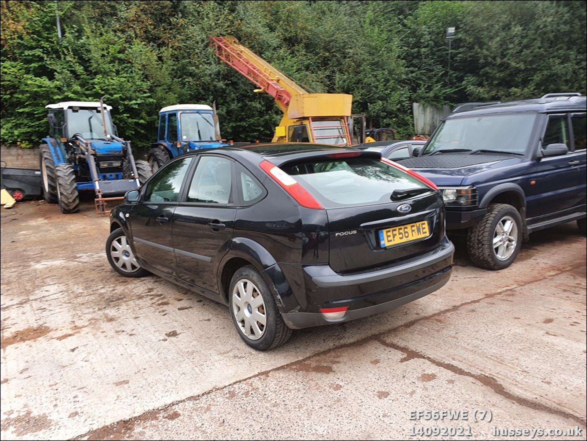 06/56 FORD FOCUS LX - 1596cc 5dr Hatchback (Black, 136k) - Image 8 of 14