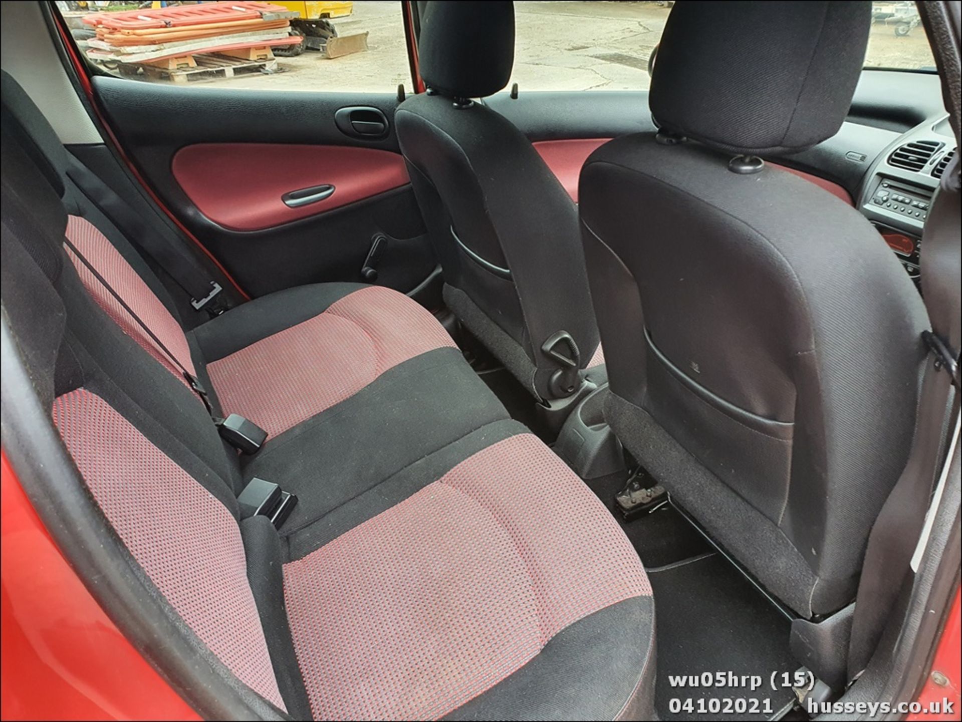 05/05 PEUGEOT 206 SPORT HDI - 1997cc 5dr Hatchback (Red, 153k) - Image 15 of 18