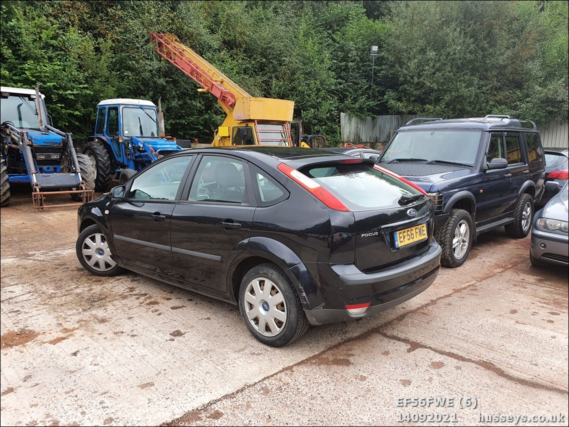 06/56 FORD FOCUS LX - 1596cc 5dr Hatchback (Black, 136k) - Image 7 of 14