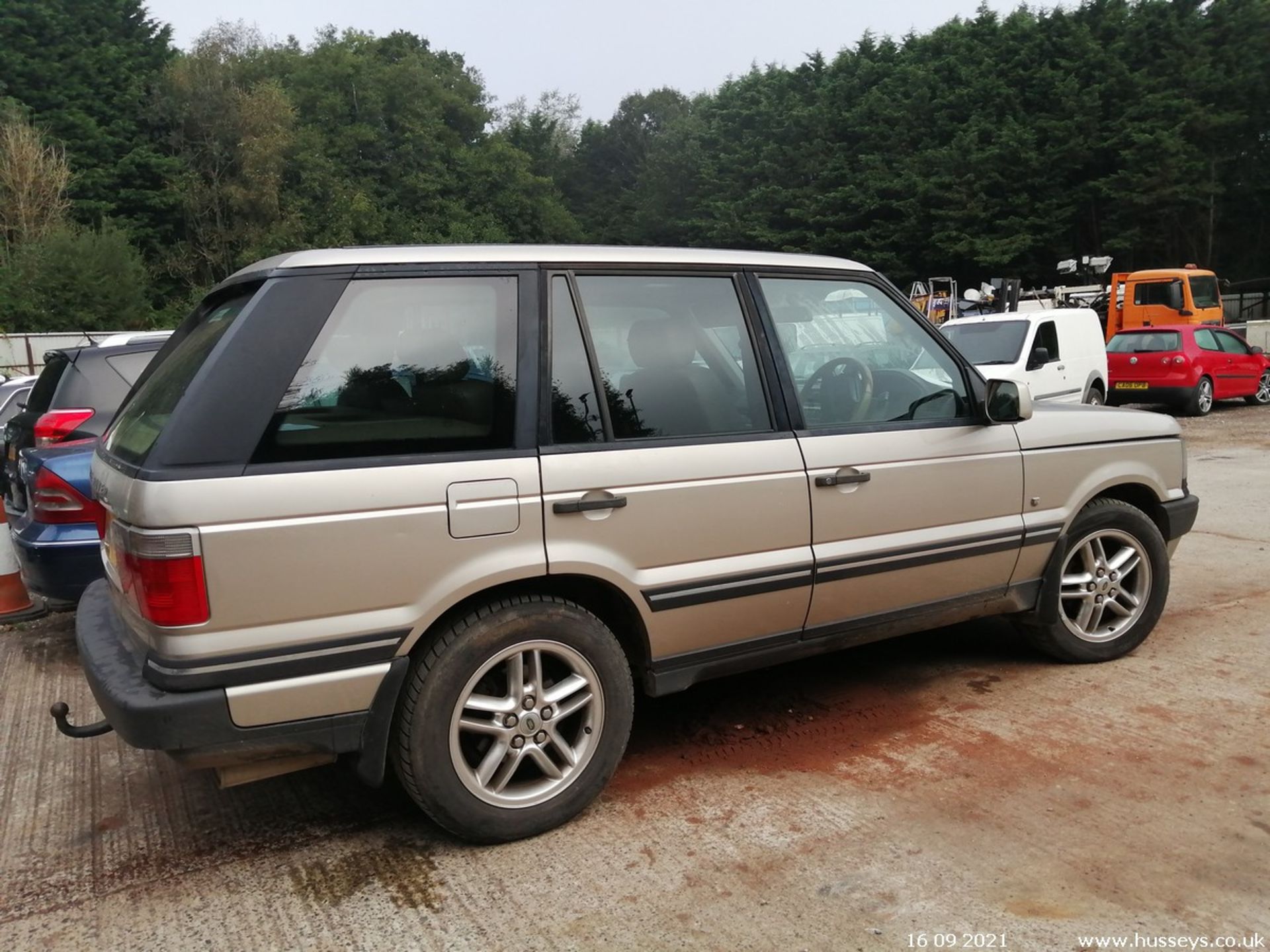 2000 LAND ROVER RANGE ROVER - 4554cc 5dr 4x4 (Gold, 119k) - Image 9 of 16