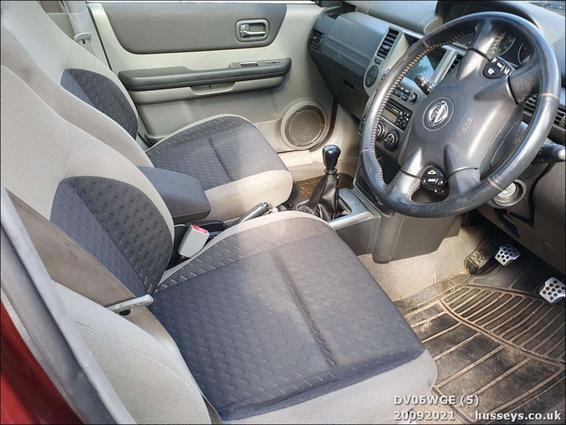 06/06 NISSAN X-TRAIL COLUMBIA DCI - 2184cc 5dr Estate (Red) - Image 5 of 14