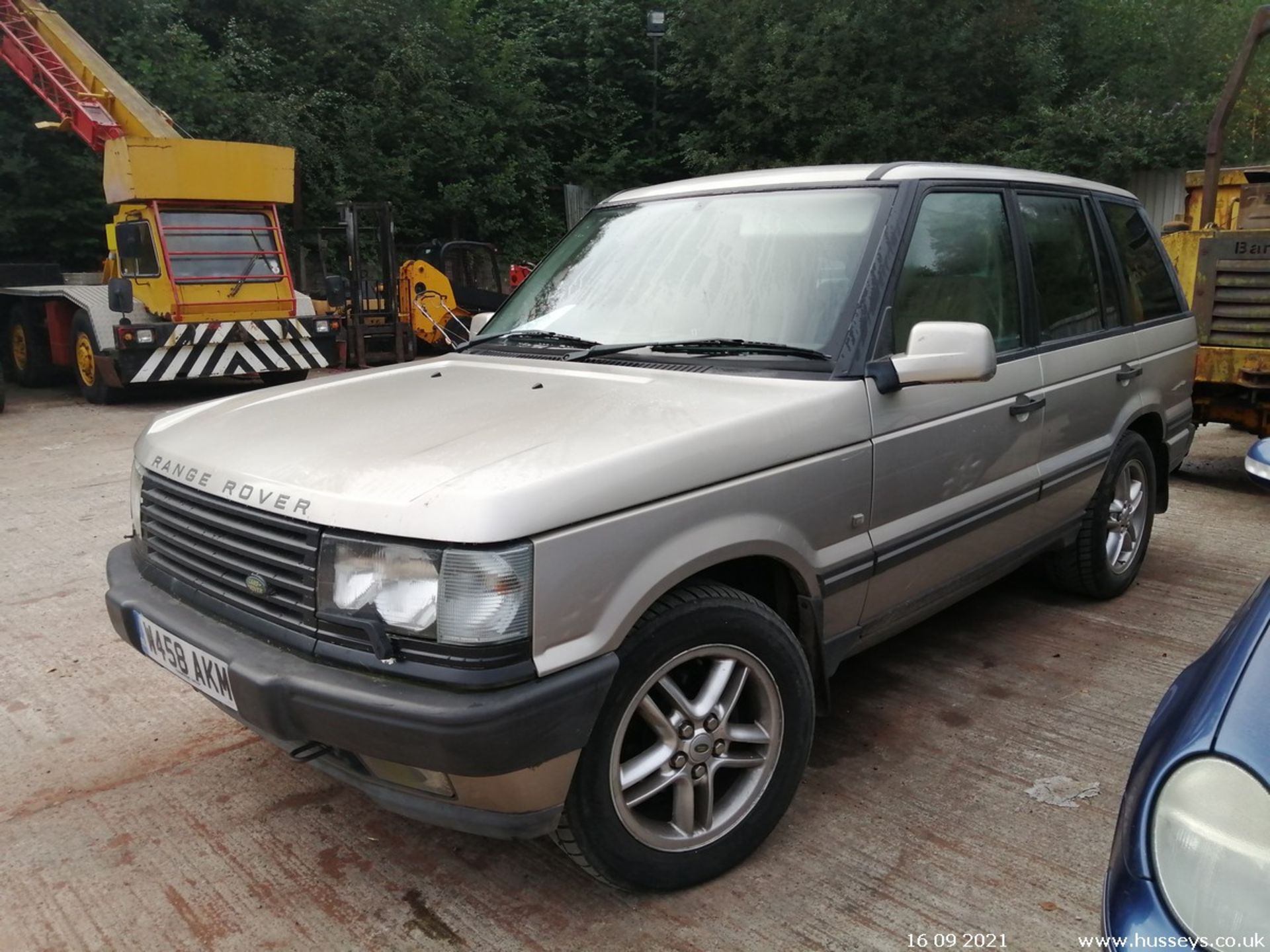 2000 LAND ROVER RANGE ROVER - 4554cc 5dr 4x4 (Gold, 119k) - Image 7 of 16