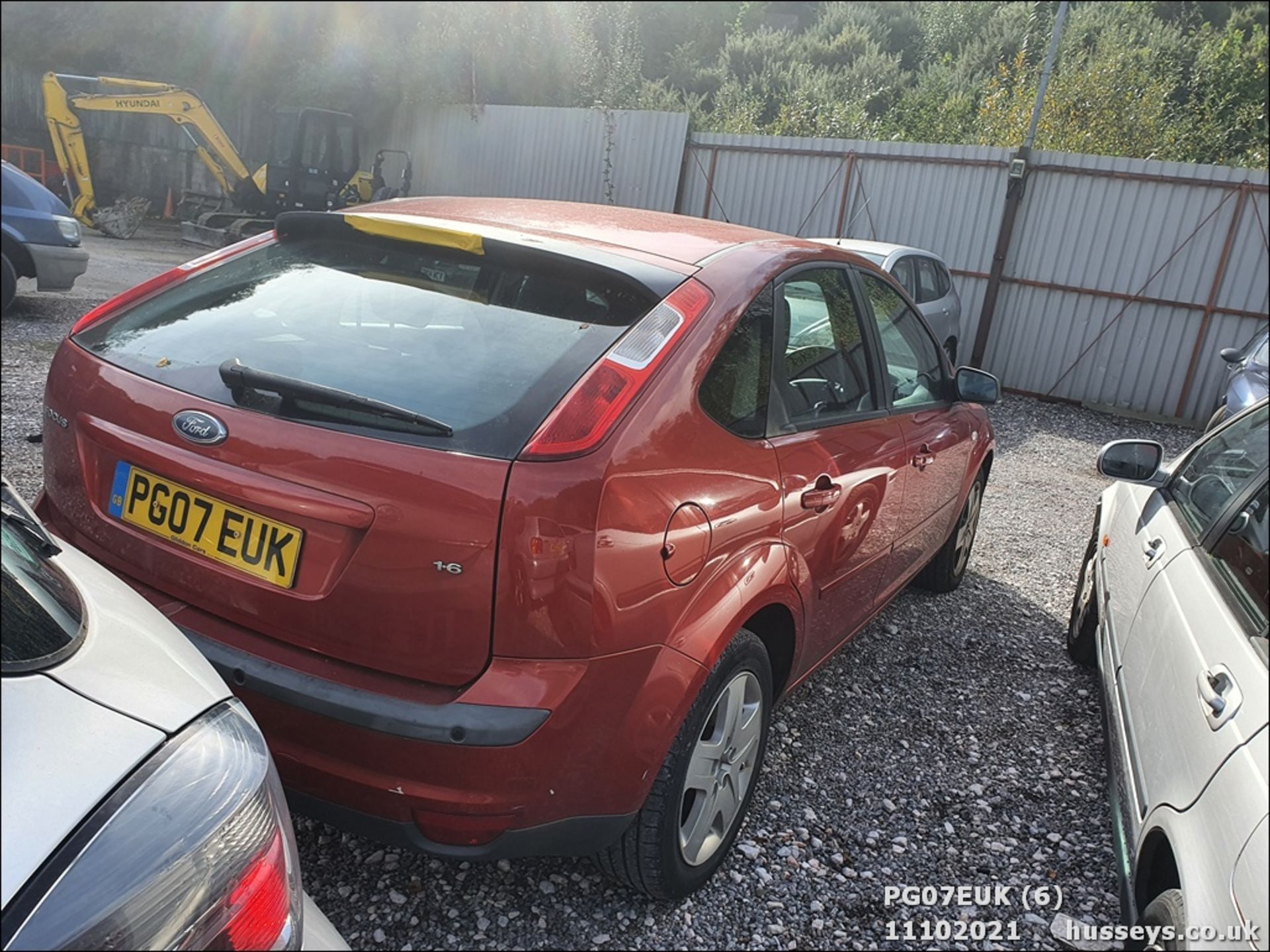 07/07 FORD FOCUS STYLE - 1596cc 5dr Hatchback (Red, 120k) - Image 6 of 13