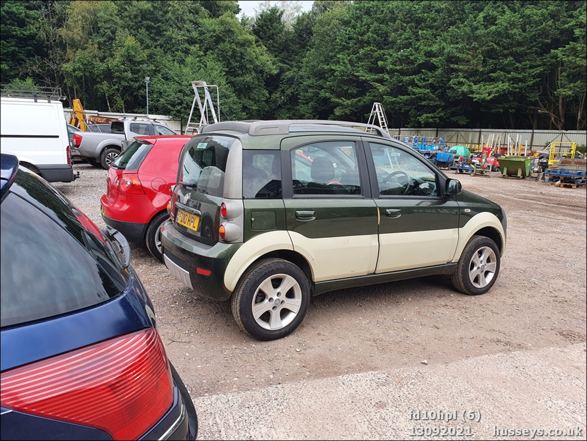 10/10 FIAT PANDA CROSS M-JET 4X4 - 1248cc 5dr Hatchback (Green, 58k) - Image 6 of 15