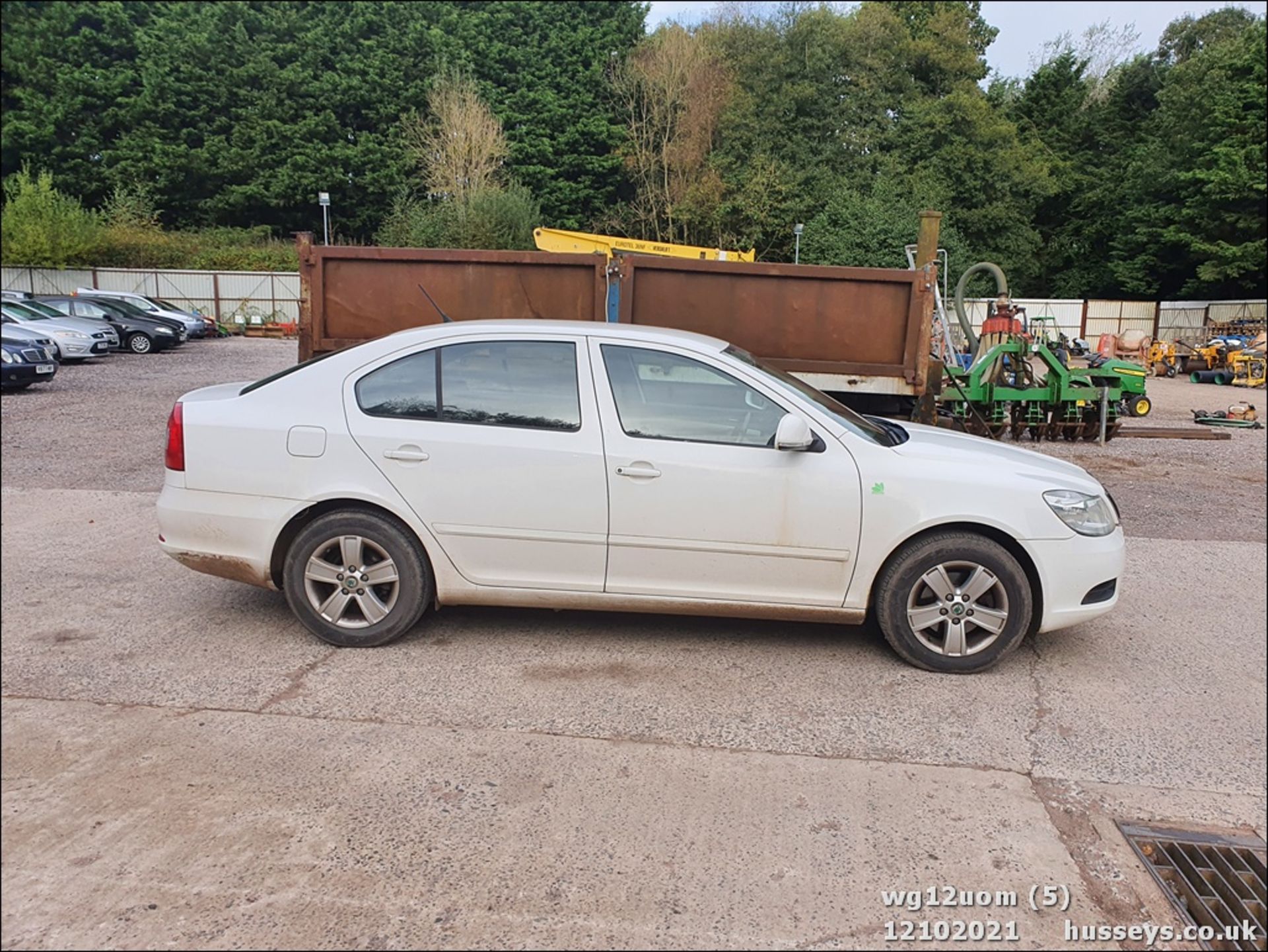 12/12 SKODA OCTAVIA GREENLINE TDI CR - 1598cc 5dr Hatchback (White, 147k) - Image 5 of 16