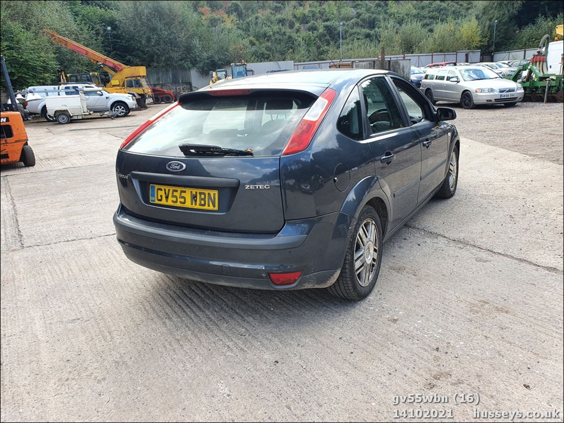 05/55 FORD FOCUS ZETEC CLIMATE - 1596cc 5dr Hatchback (Grey, 124k) - Image 15 of 22