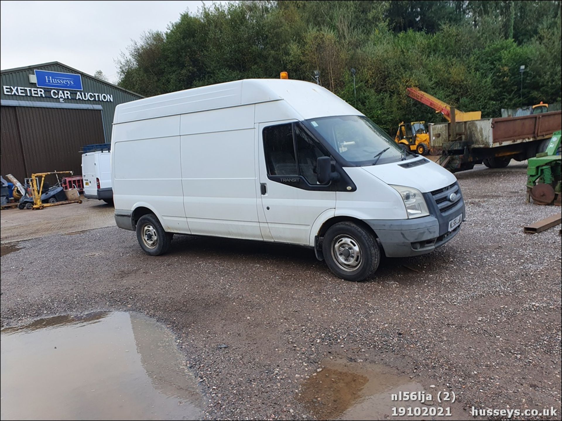 06/56 FORD TRANSIT 100 T350L RWD - 2402cc Van (White, 170k) - Image 3 of 11