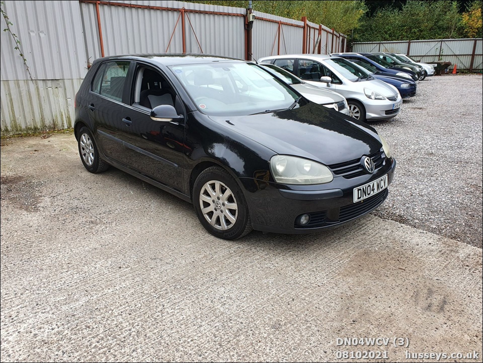 04/04 VOLKSWAGEN GOLF TDI SE - 1896cc 5dr Hatchback (Black, 191k) - Image 3 of 11