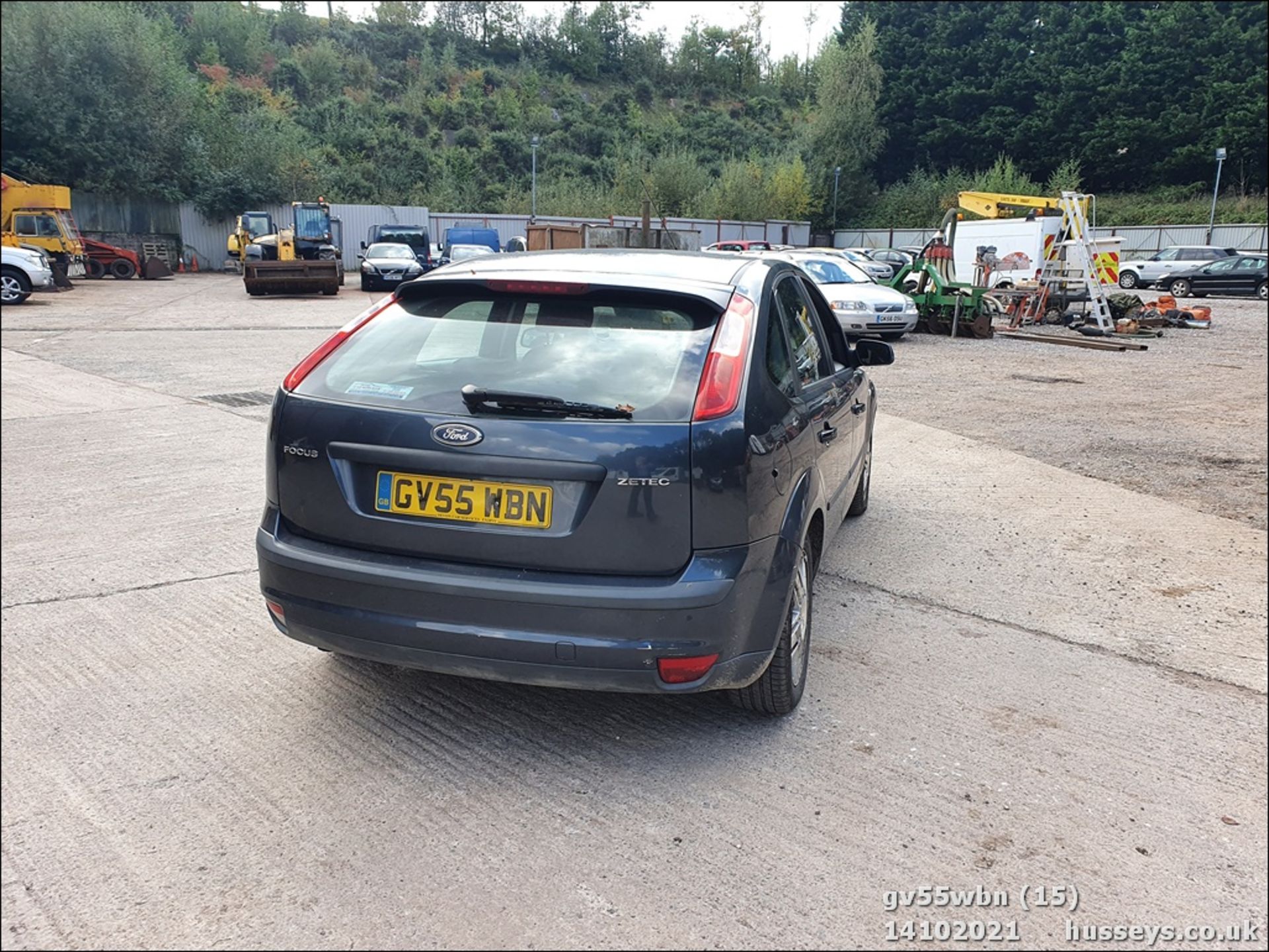 05/55 FORD FOCUS ZETEC CLIMATE - 1596cc 5dr Hatchback (Grey, 124k) - Image 14 of 22