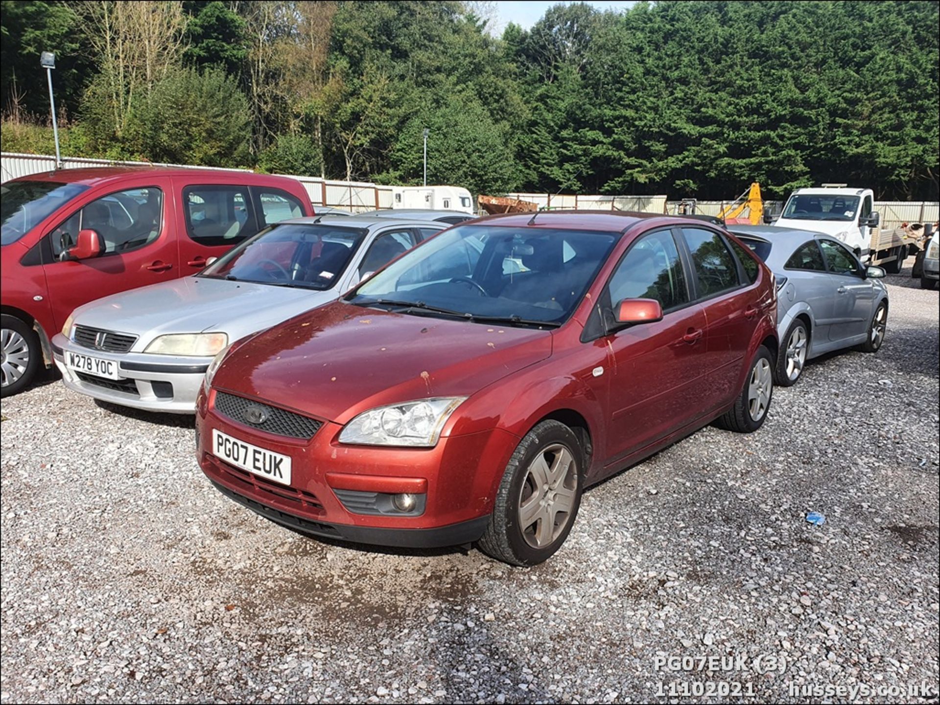 07/07 FORD FOCUS STYLE - 1596cc 5dr Hatchback (Red, 120k) - Image 2 of 13