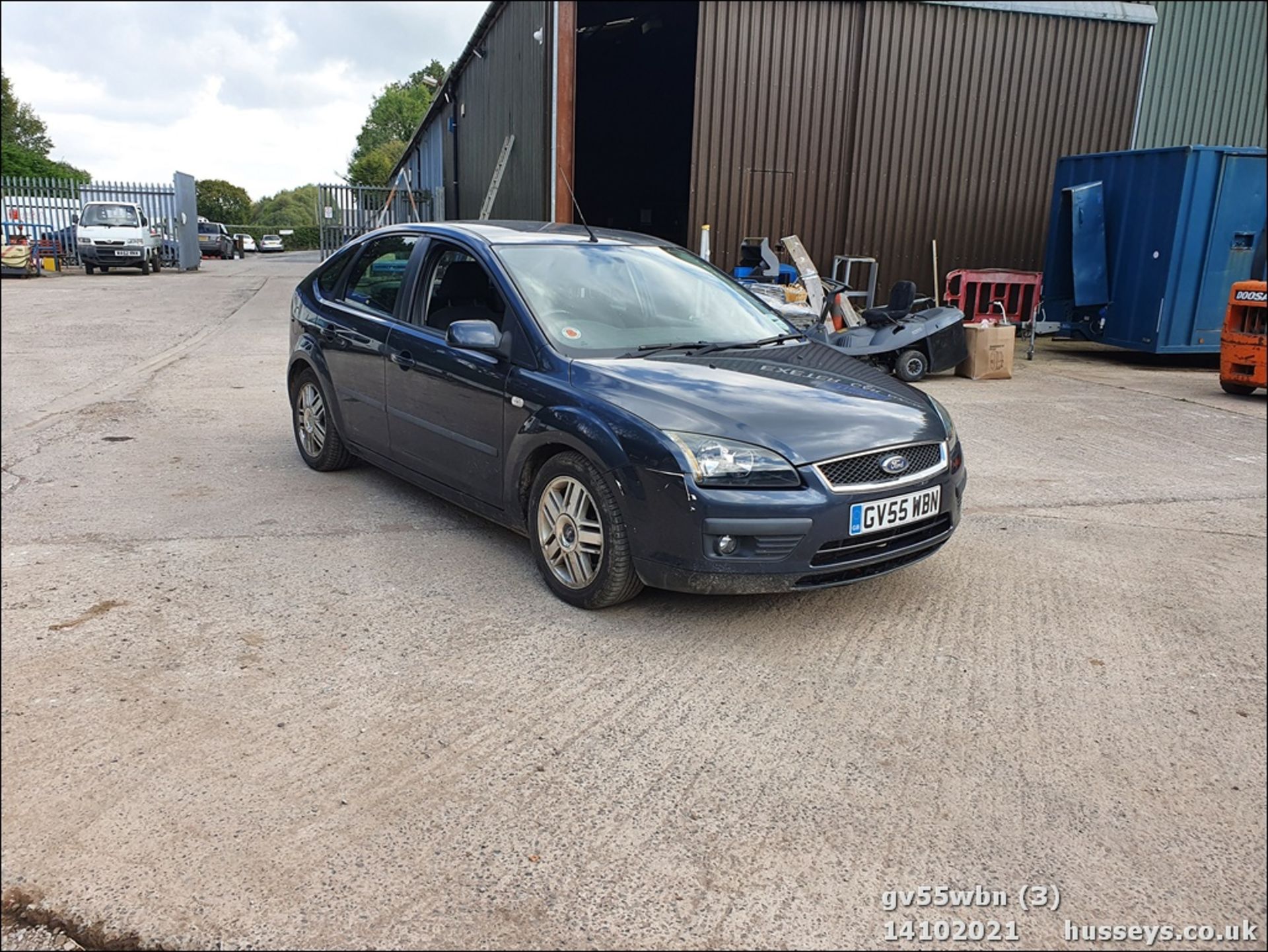 05/55 FORD FOCUS ZETEC CLIMATE - 1596cc 5dr Hatchback (Grey, 124k) - Image 2 of 22