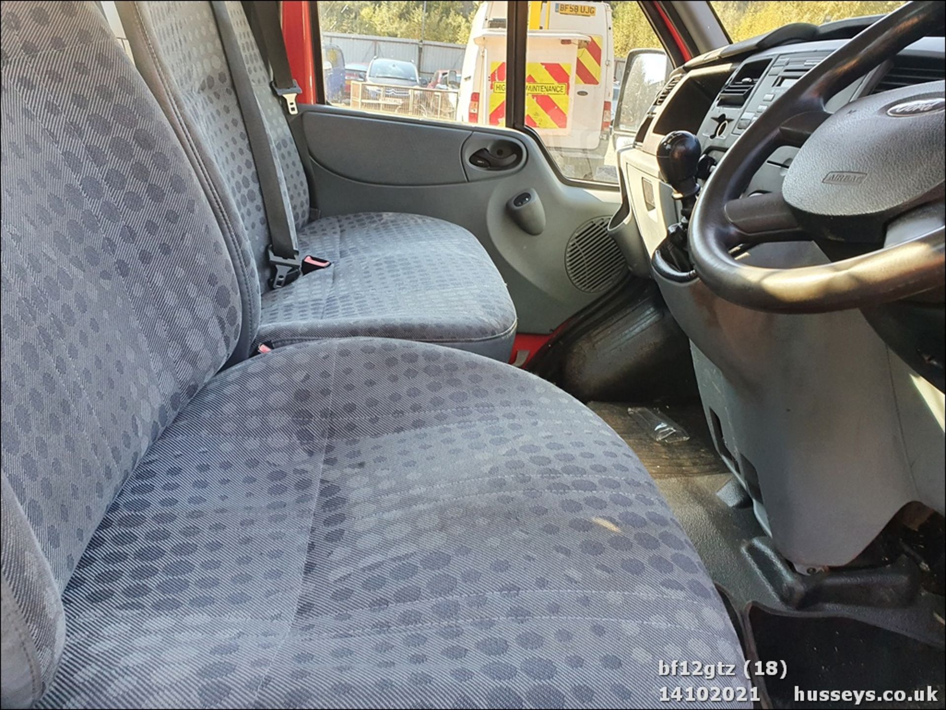 12/12 FORD TRANSIT T350 100 RWD DROPSIDE - 2198cc 2dr (Red) - Image 17 of 18