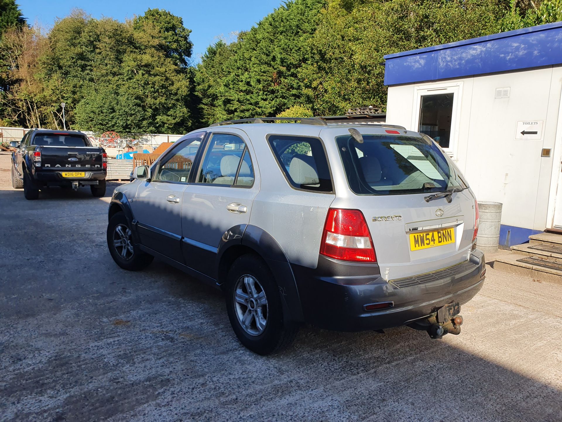 04/54 KIA SORENTO CRDI XE - 2497cc 5dr Estate (Silver, 155k) - Image 6 of 14