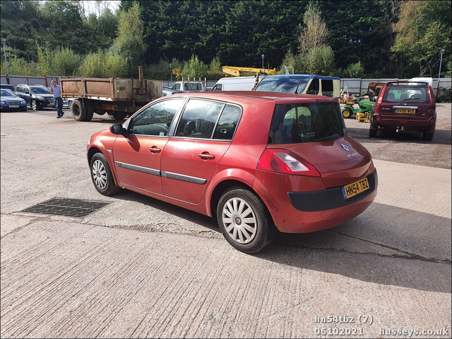 04/54 RENAULT MEGANE EXPRESSION DCI 100 - 1461cc 5dr Hatchback (Red, 130k) - Image 7 of 25