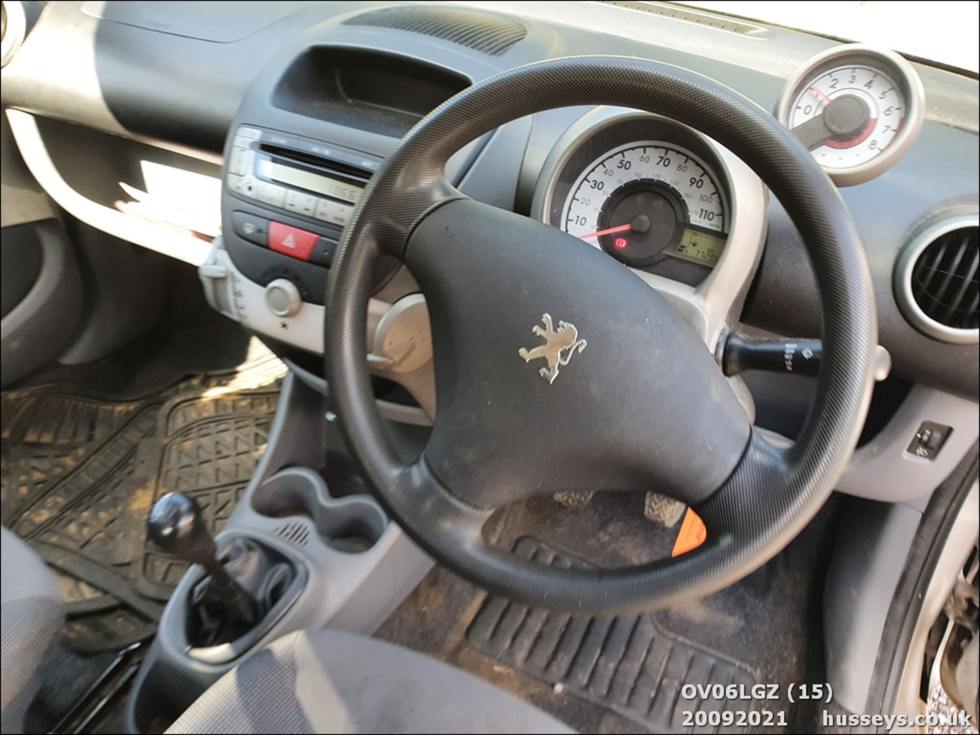 06/06 PEUGEOT 107 URBAN - 998cc 3dr Hatchback (Silver) - Image 15 of 20