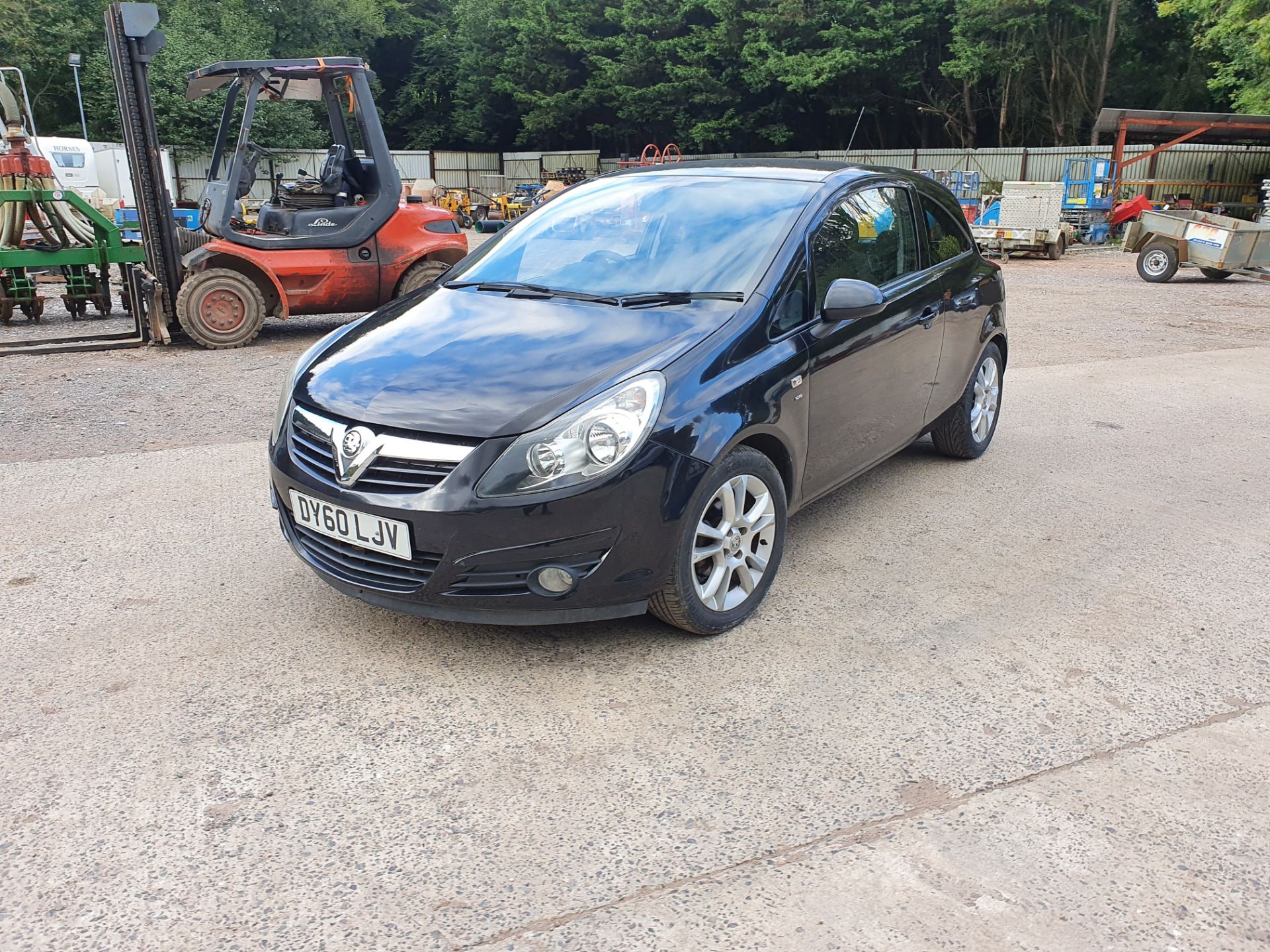 10/60 VAUXHALL CORSA SXI - 1398cc 3dr Hatchback (Black, 78k) - Image 8 of 26