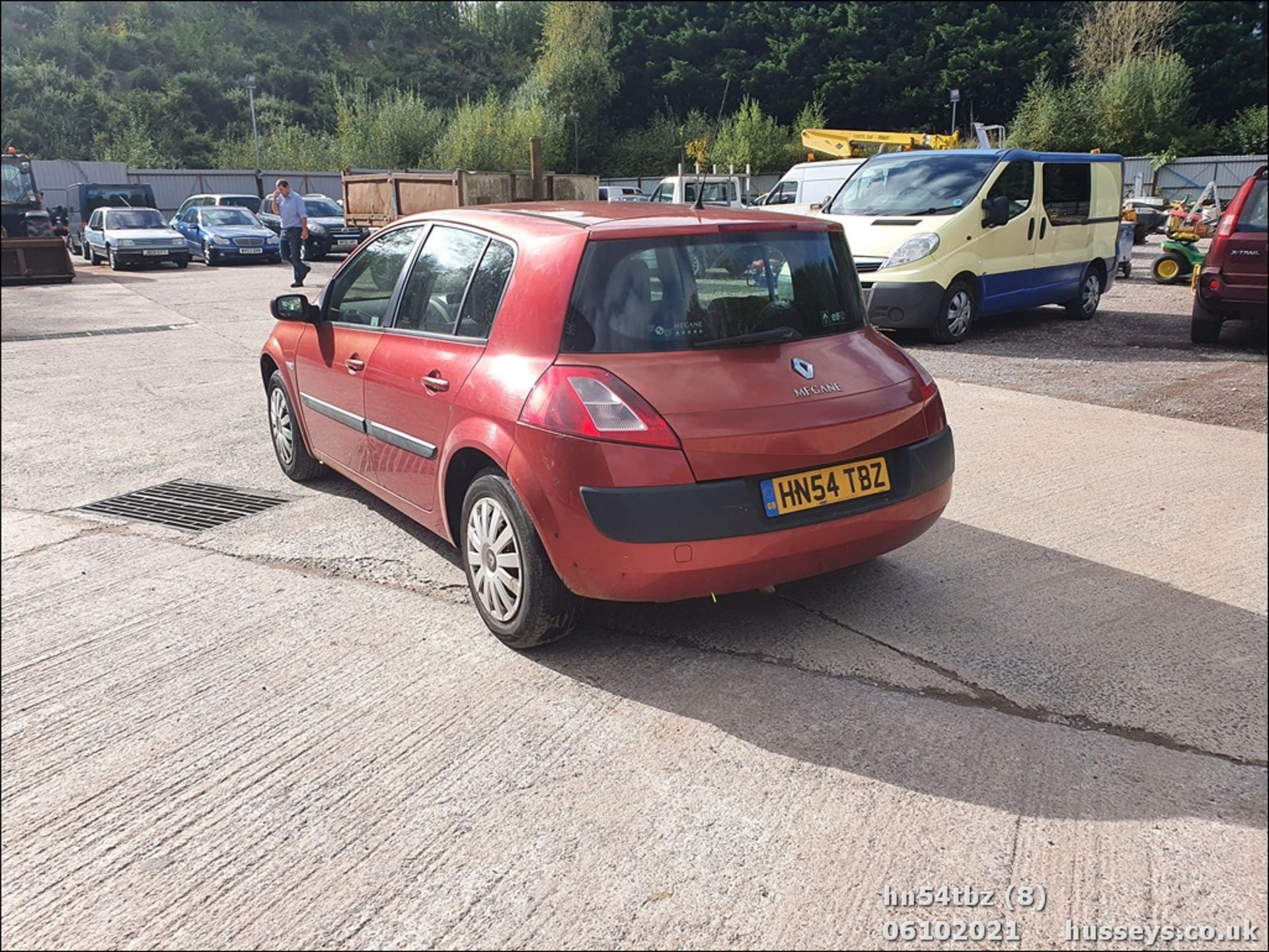 04/54 RENAULT MEGANE EXPRESSION DCI 100 - 1461cc 5dr Hatchback (Red, 130k) - Image 8 of 25