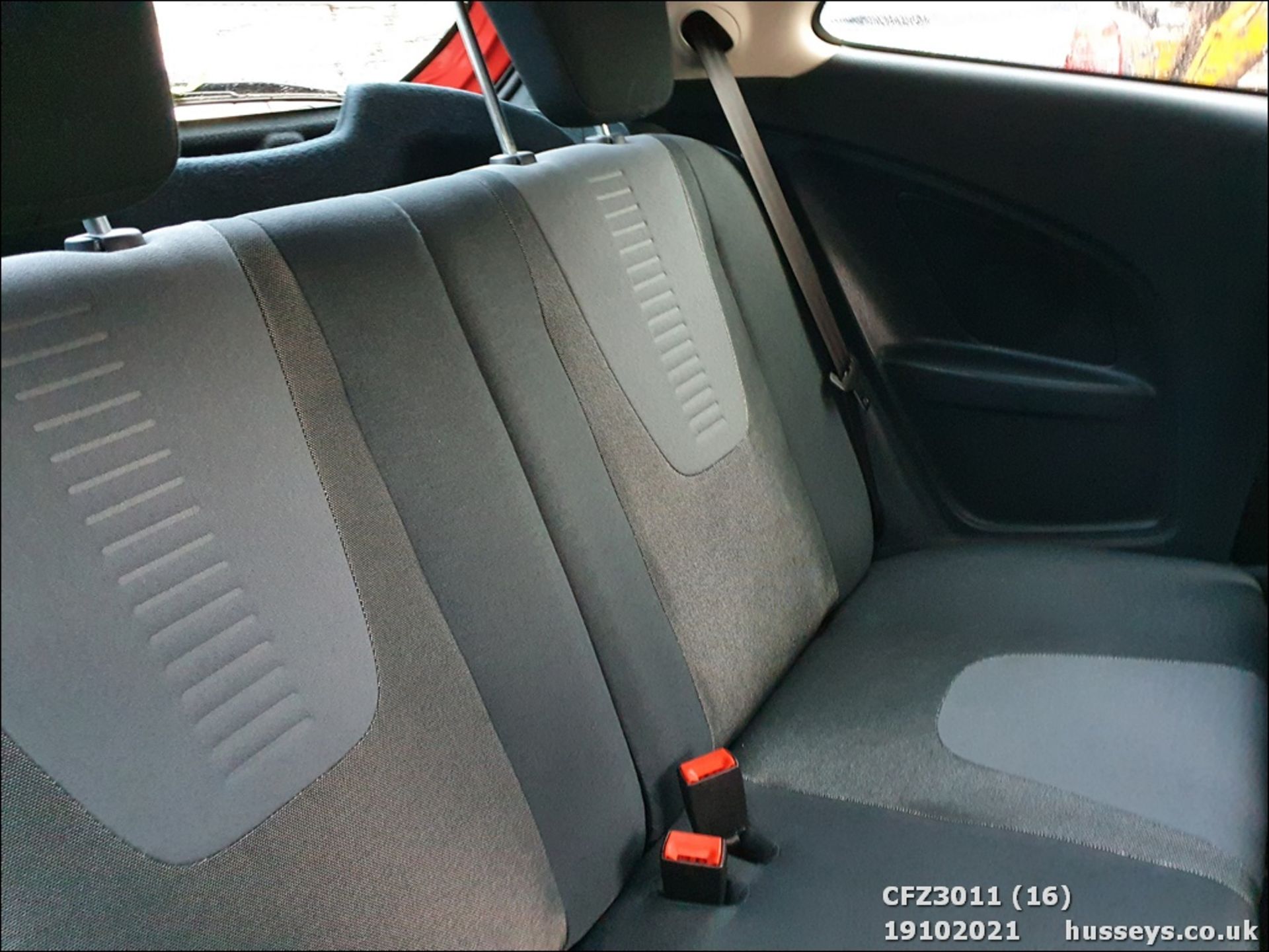 2010 FORD KA ZETEC TDCI - 1268cc 3dr Hatchback (Red, 67k) - Image 16 of 20