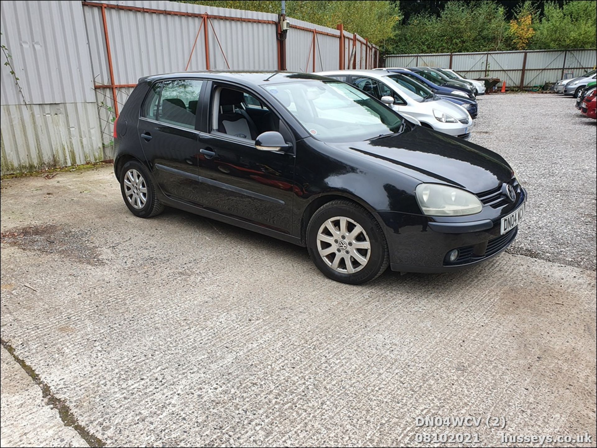 04/04 VOLKSWAGEN GOLF TDI SE - 1896cc 5dr Hatchback (Black, 191k) - Image 2 of 11