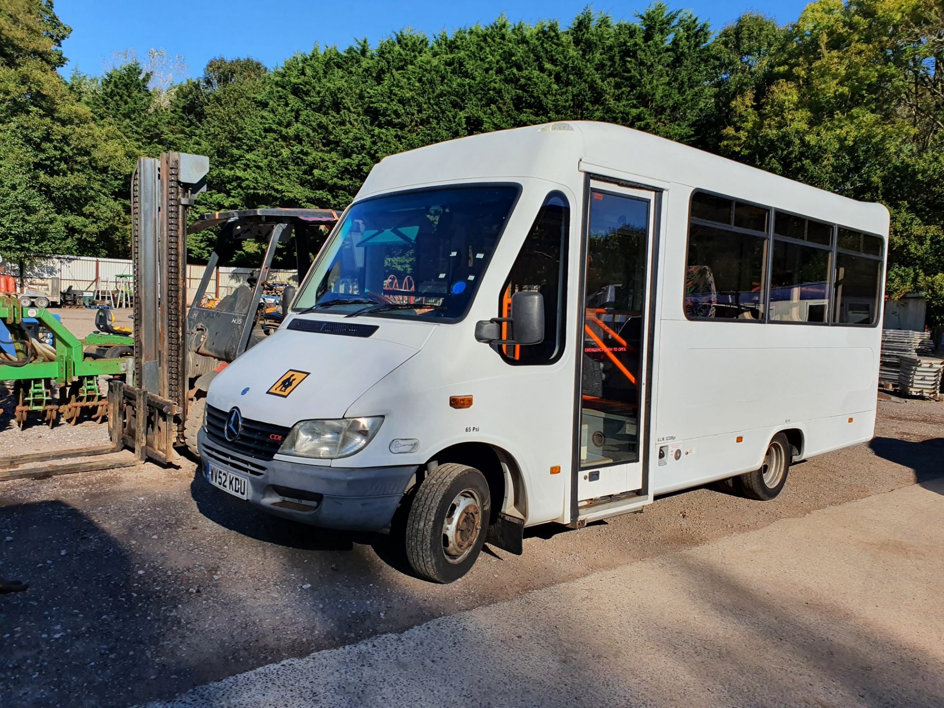 02/52 MERCEDES SPRINTER 411 CDI - 2151cc 2dr Minibus (White) - Image 2 of 16