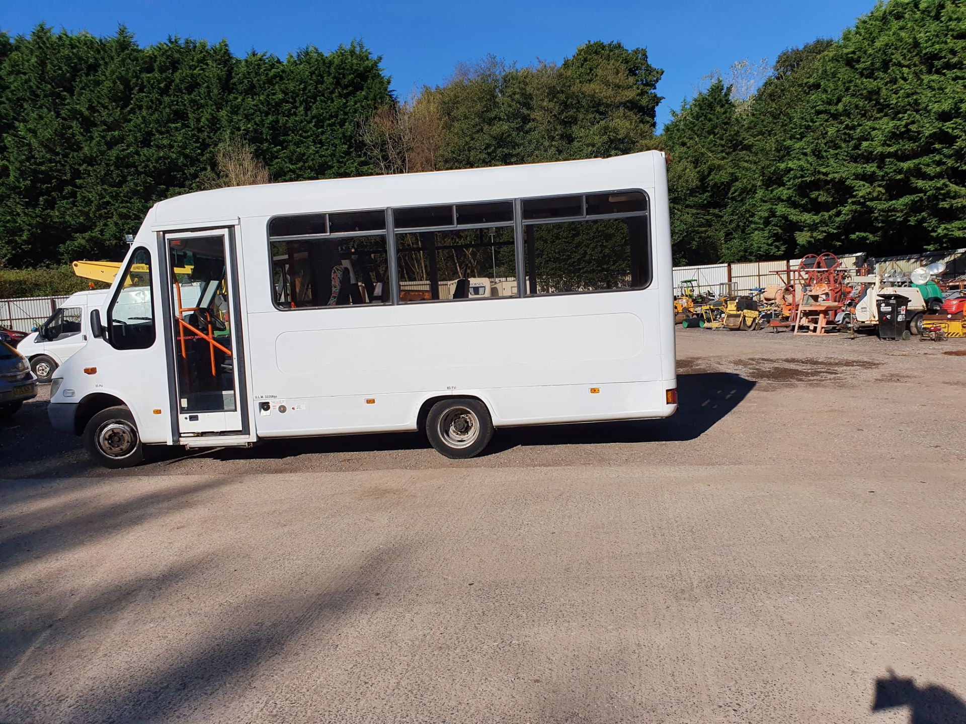 02/52 MERCEDES SPRINTER 411 CDI - 2151cc 2dr Minibus (White) - Image 4 of 16