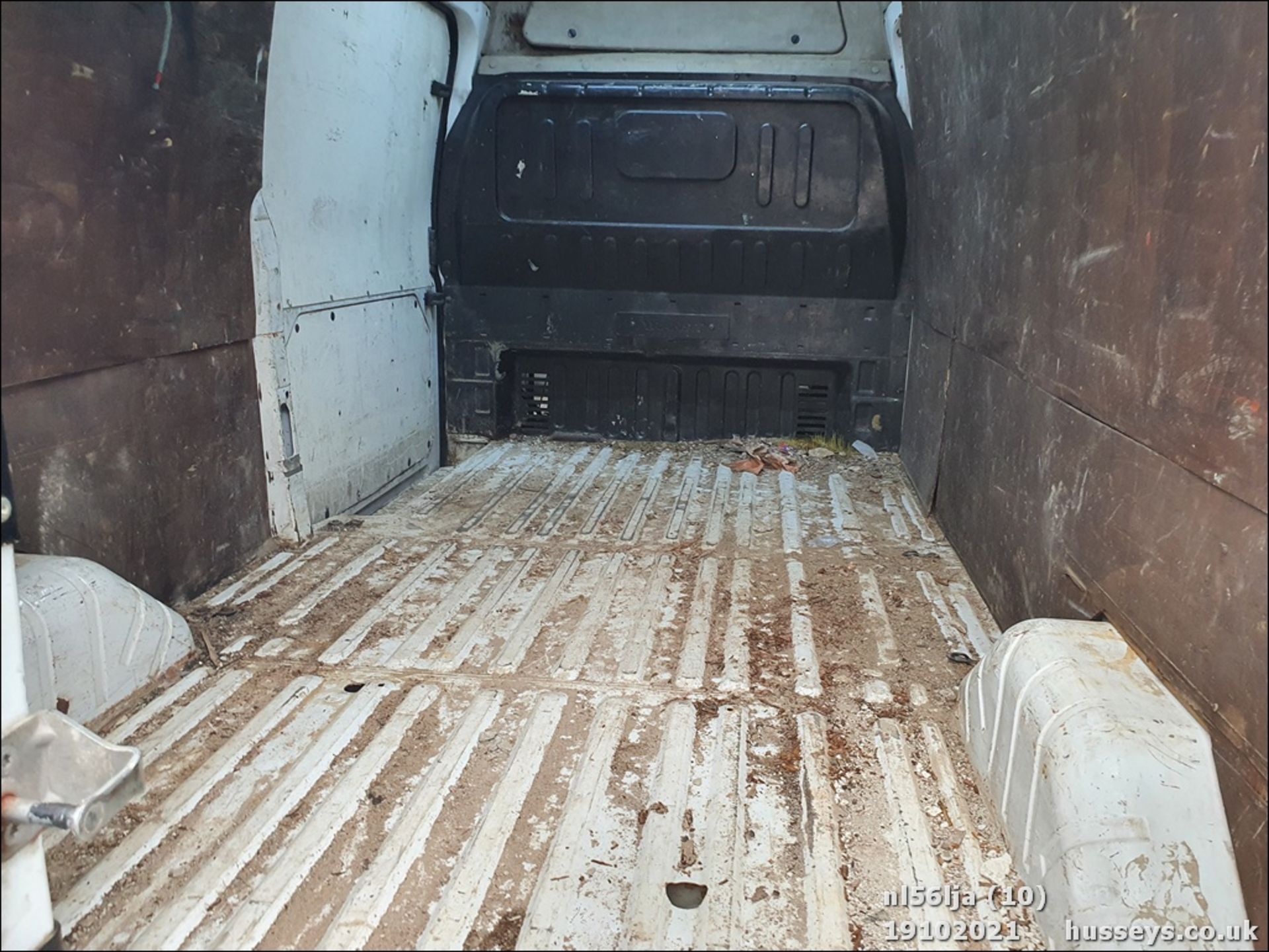 06/56 FORD TRANSIT 100 T350L RWD - 2402cc Van (White, 170k) - Image 11 of 11