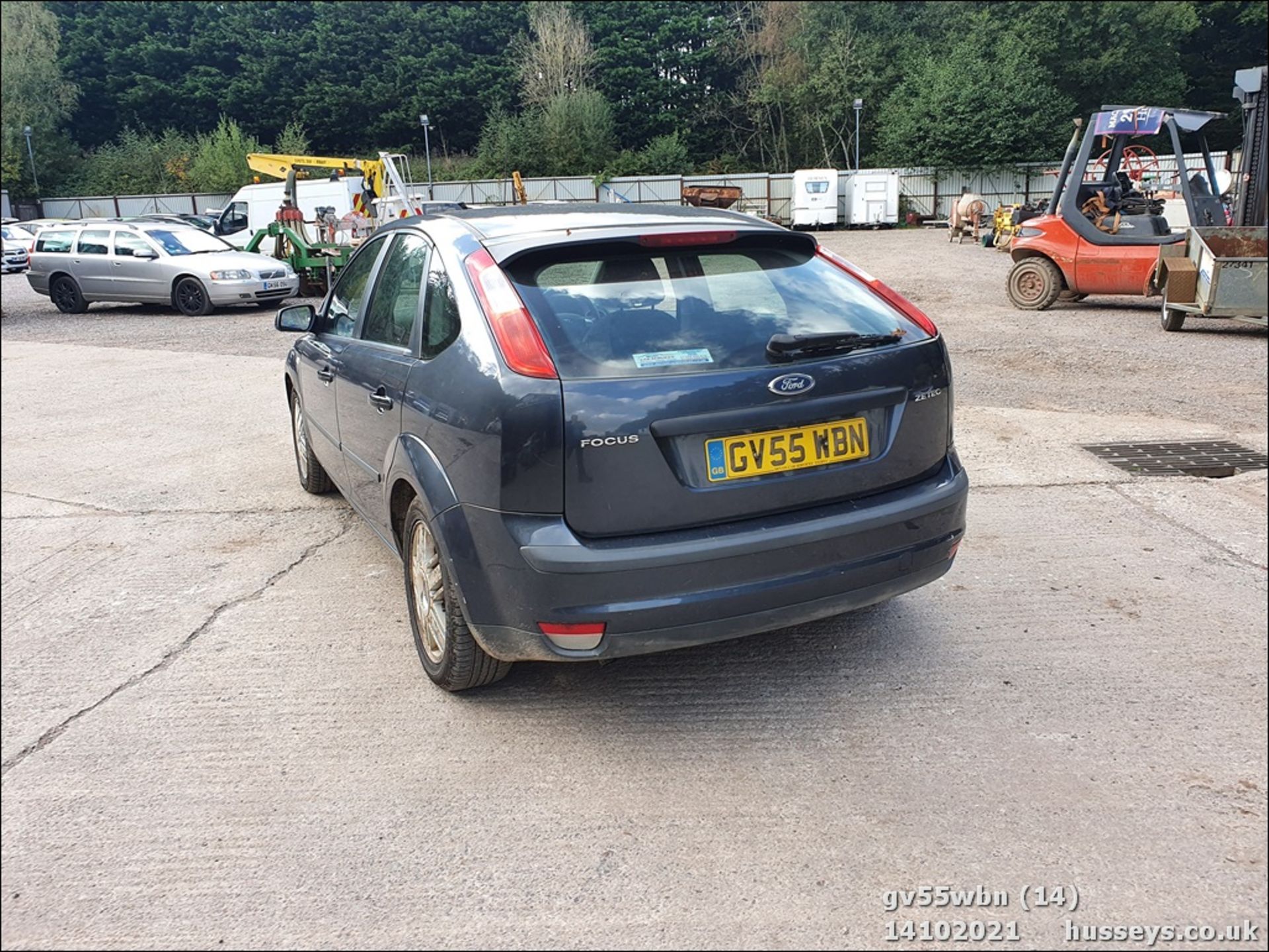 05/55 FORD FOCUS ZETEC CLIMATE - 1596cc 5dr Hatchback (Grey, 124k) - Image 13 of 22