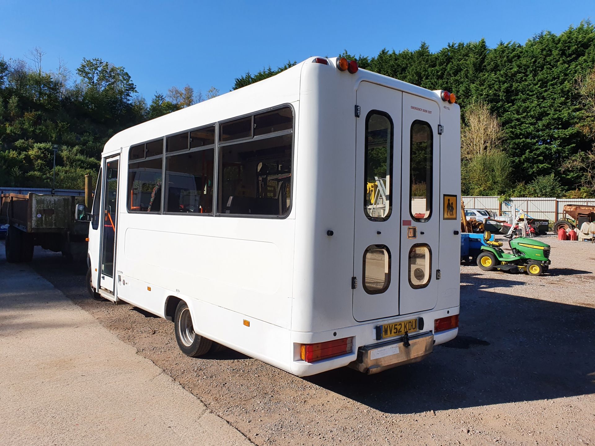 02/52 MERCEDES SPRINTER 411 CDI - 2151cc 2dr Minibus (White) - Image 6 of 16