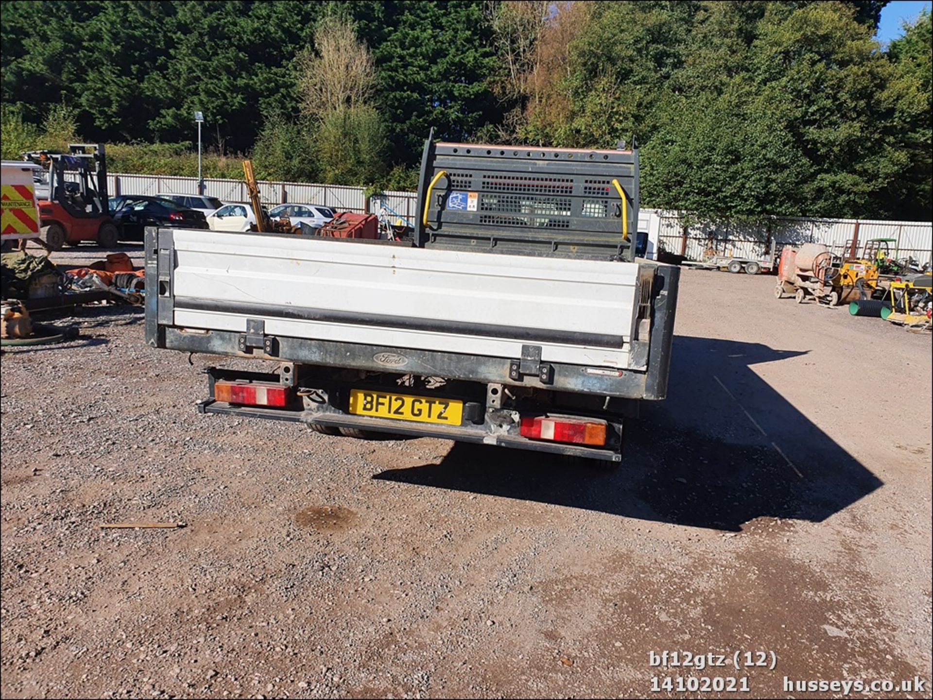 12/12 FORD TRANSIT T350 100 RWD DROPSIDE - 2198cc 2dr (Red) - Image 11 of 18