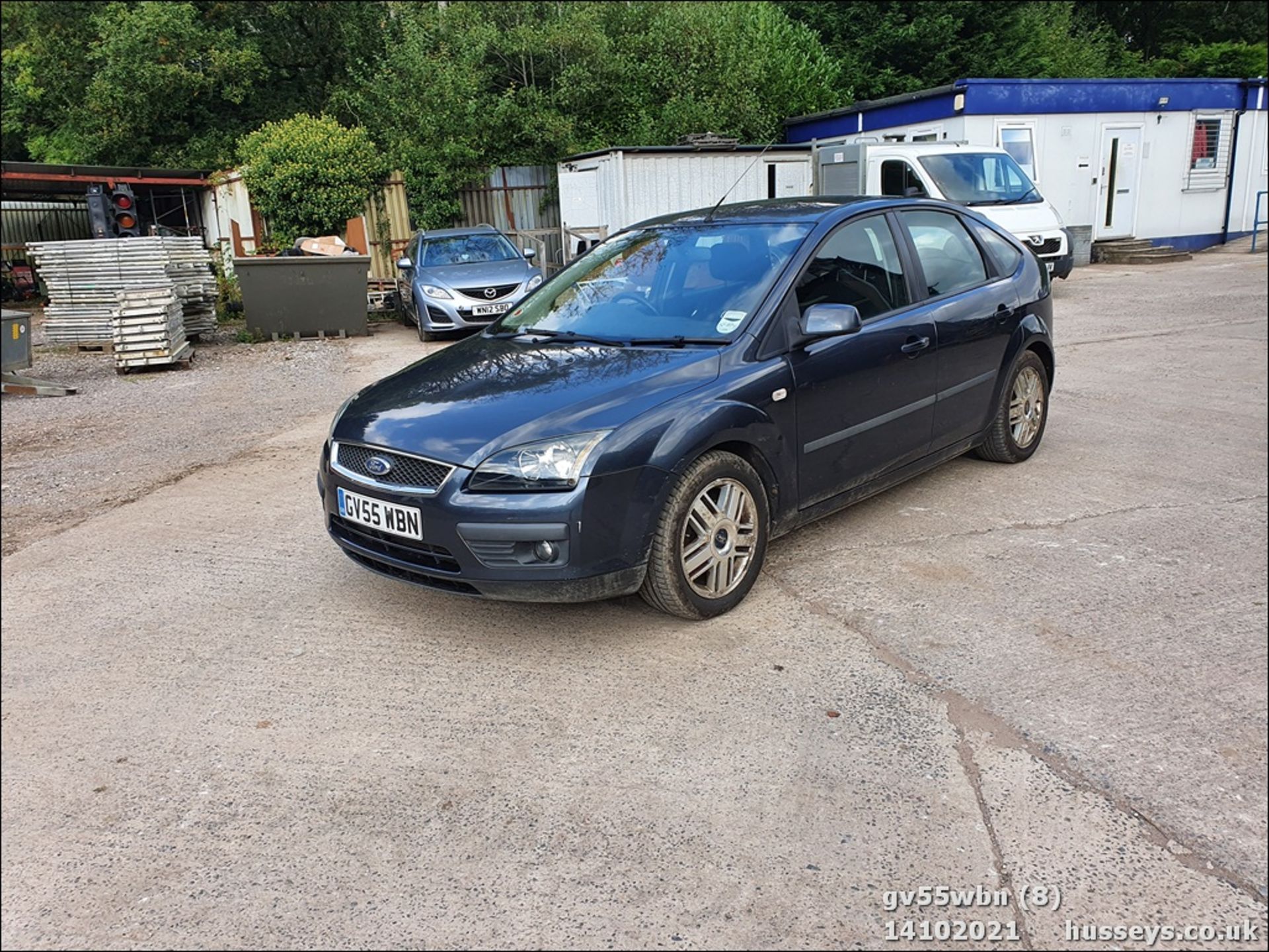 05/55 FORD FOCUS ZETEC CLIMATE - 1596cc 5dr Hatchback (Grey, 124k) - Image 7 of 22