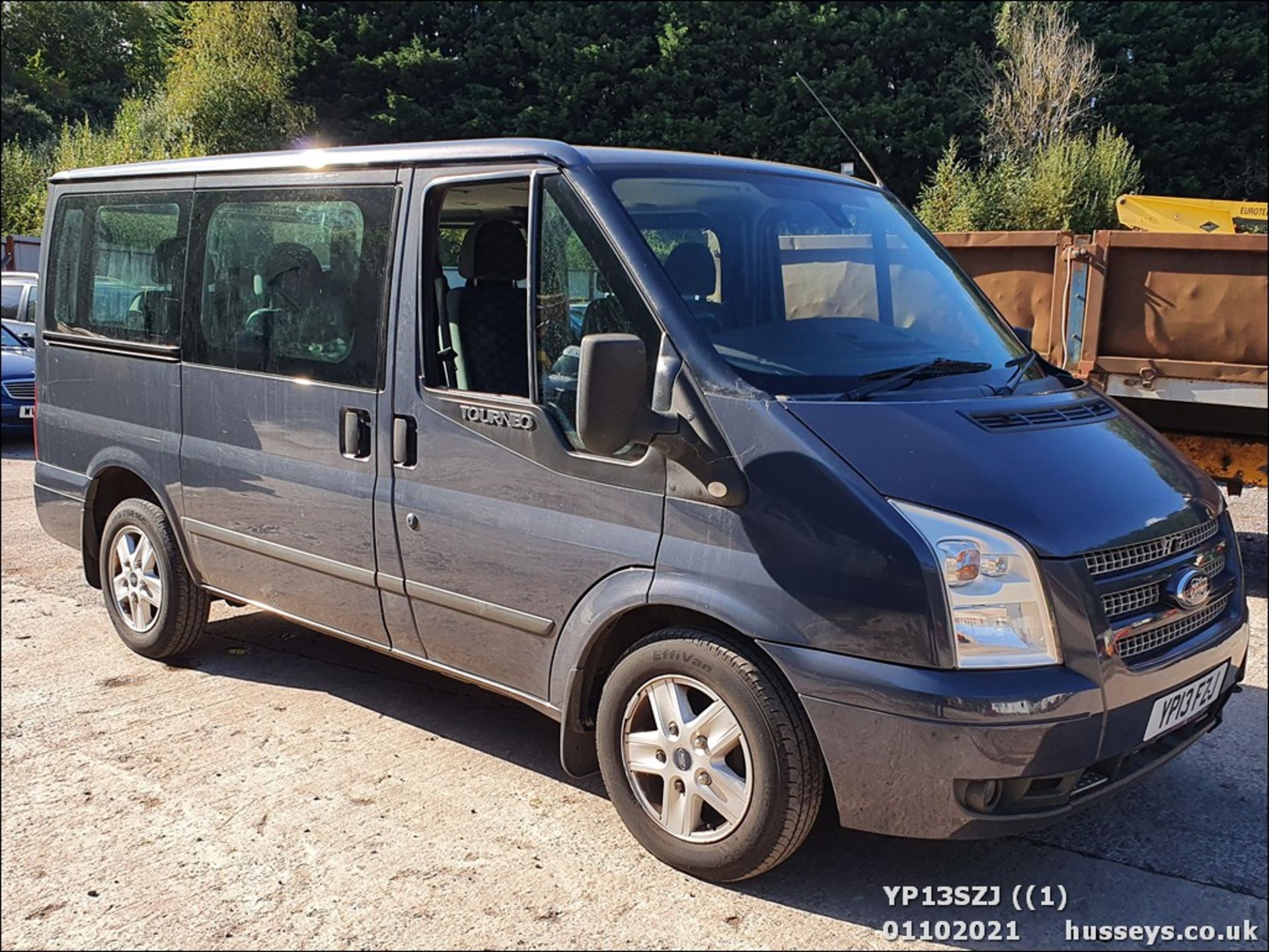 13/13 FORD TRANSIT 125 T280 FWD - 2198cc 5dr MPV (Grey)