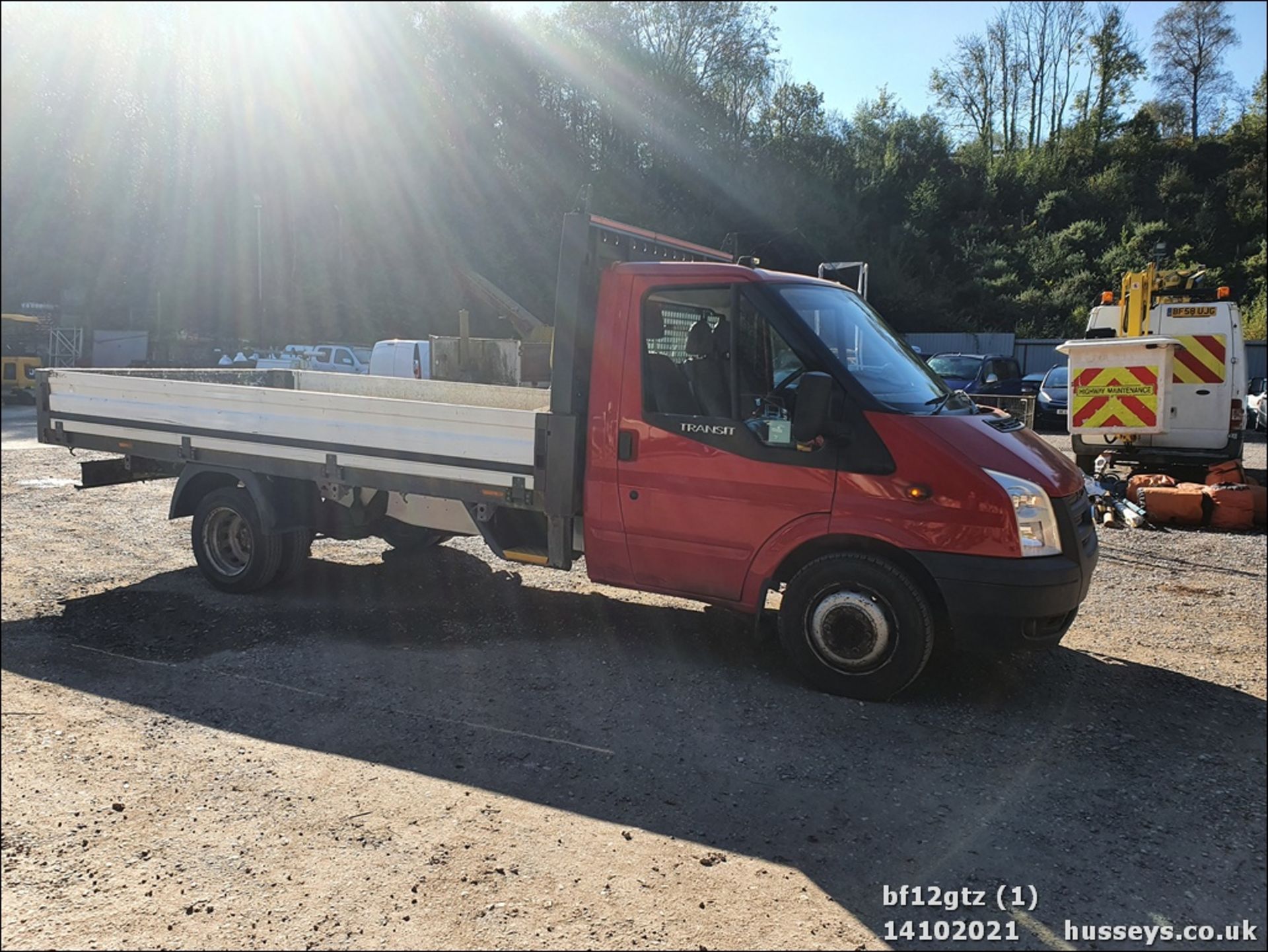 12/12 FORD TRANSIT T350 100 RWD DROPSIDE - 2198cc 2dr (Red) - Image 2 of 18