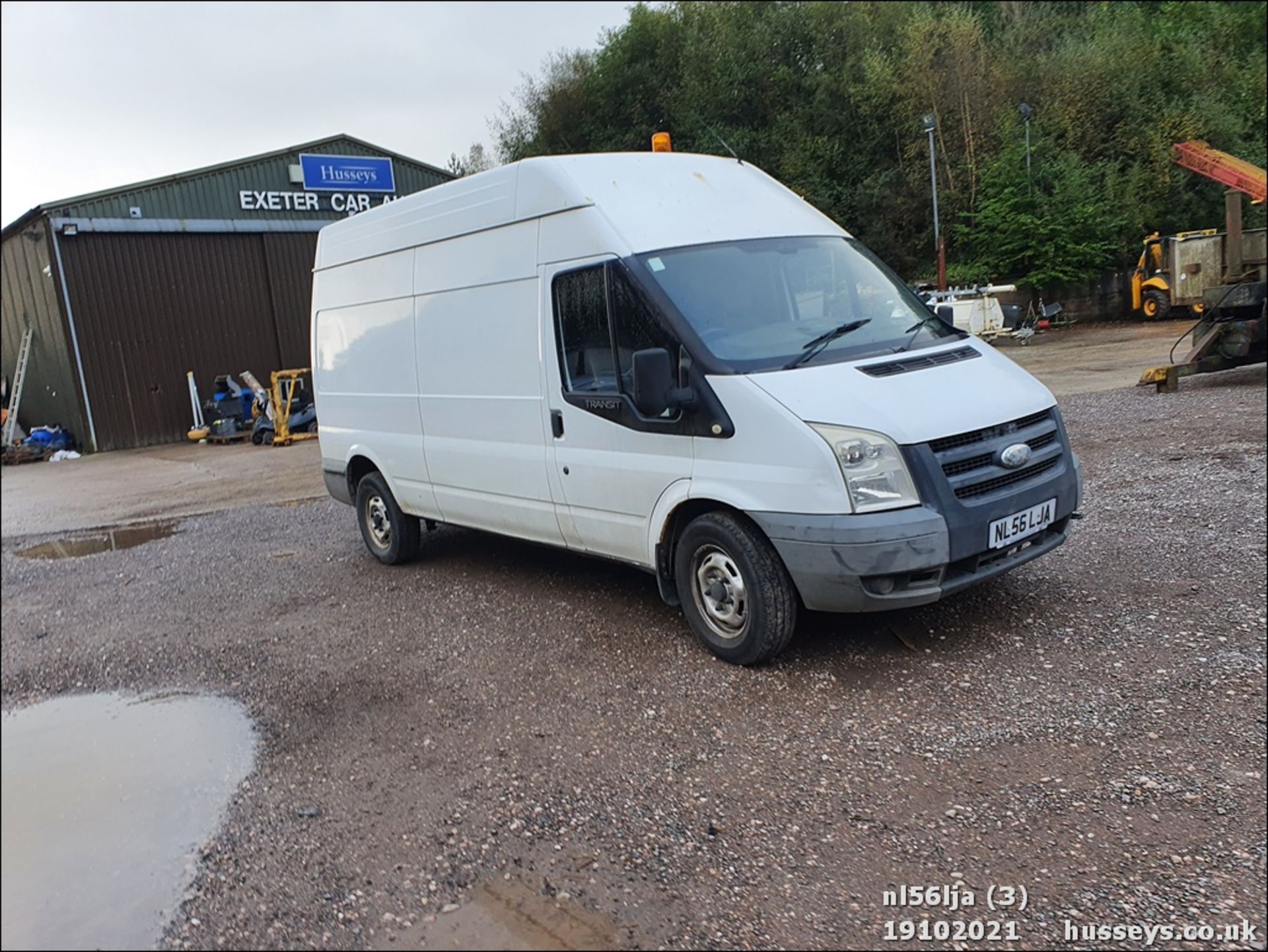 06/56 FORD TRANSIT 100 T350L RWD - 2402cc Van (White, 170k) - Image 4 of 11