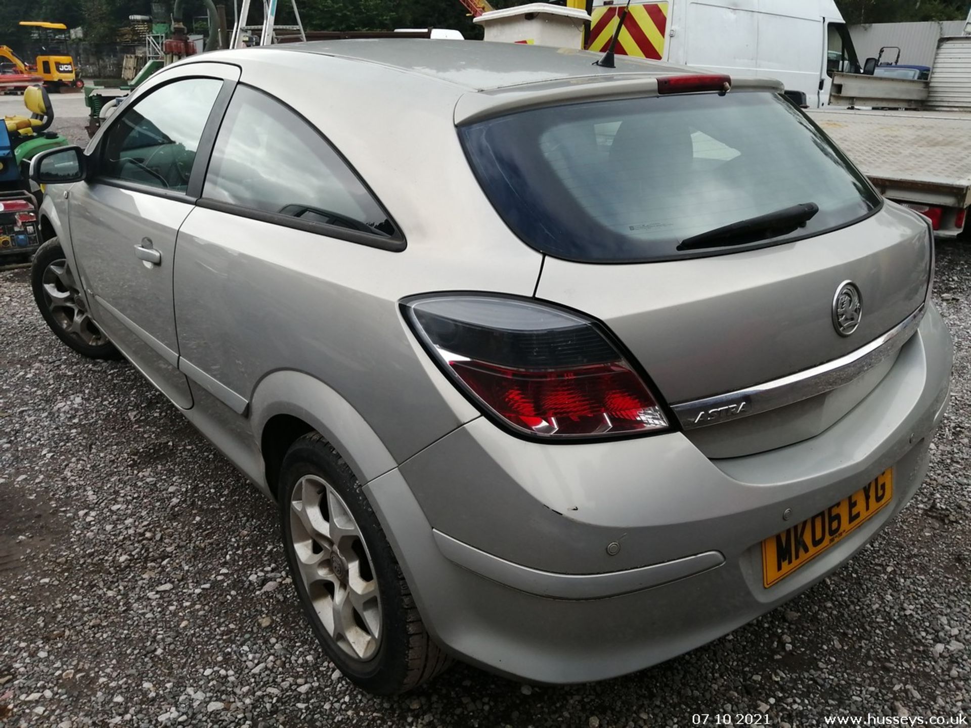 06/06 VAUXHALL ASTRA SXI - 1364cc 3dr Hatchback (Silver) - Image 17 of 26