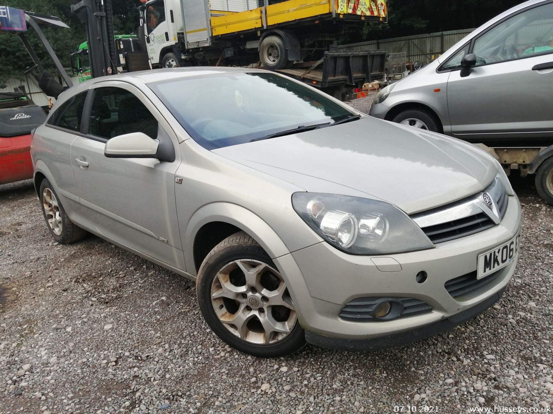 06/06 VAUXHALL ASTRA SXI - 1364cc 3dr Hatchback (Silver) - Image 8 of 26