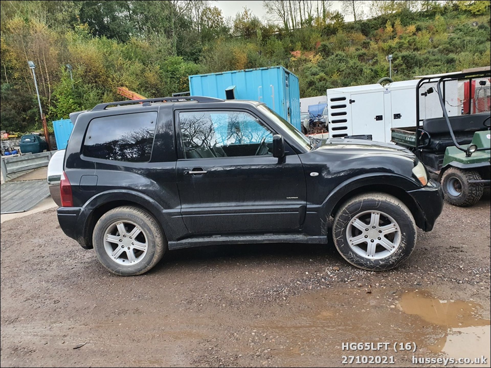 04/54 MITSUBISHI SHOGUN DI-D EQIP 4WRK SWB - 3200cc 4x4 (Black, 107k) - Image 16 of 19