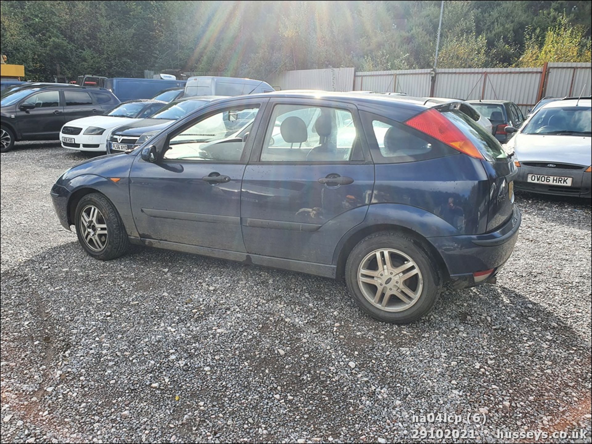 04/04 FORD FOCUS ZETEC - 1596cc 5dr Hatchback (Blue) - Image 6 of 15