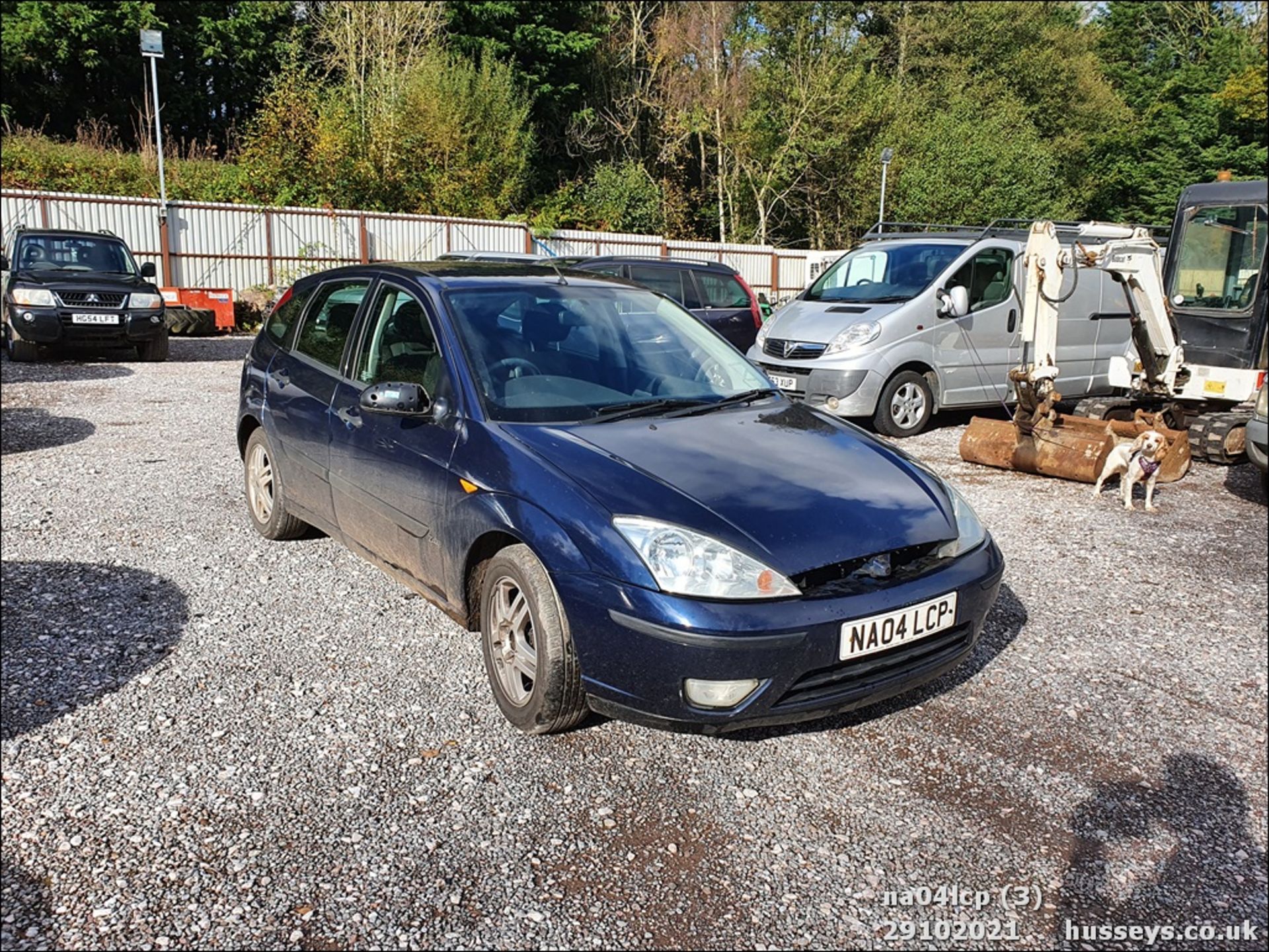 04/04 FORD FOCUS ZETEC - 1596cc 5dr Hatchback (Blue) - Image 2 of 15