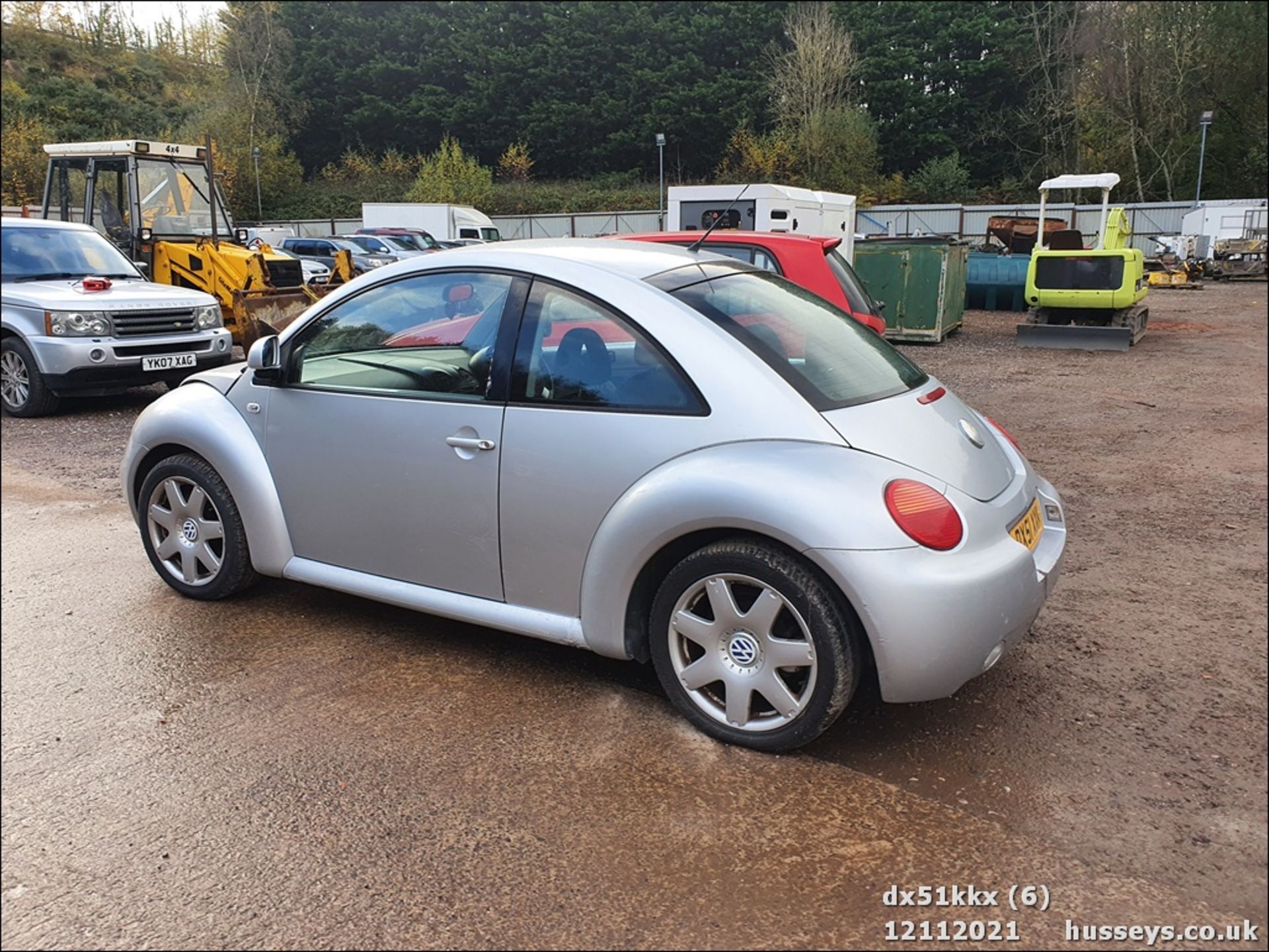 01/51 VOLKSWAGEN BEETLE V5 - 2324cc 3dr Hatchback (Silver, 177k) - Image 6 of 25