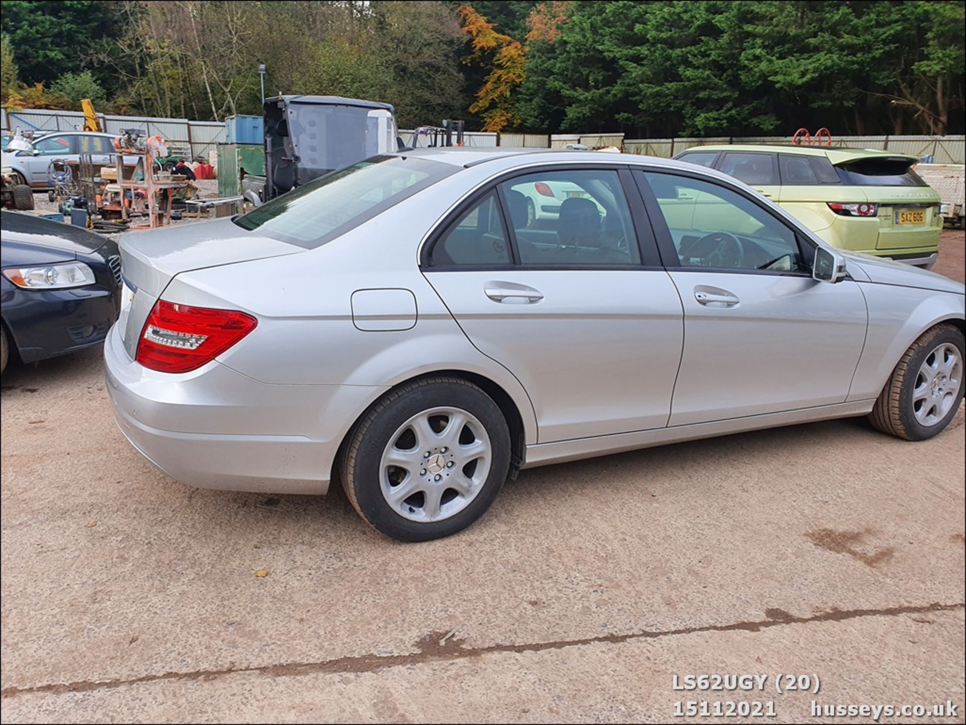 12/62 MERCEDES-BENZ C220 EXECUTIV SE CDI BLUE - 2143cc 4dr Saloon (Silver, 174k) - Image 21 of 31