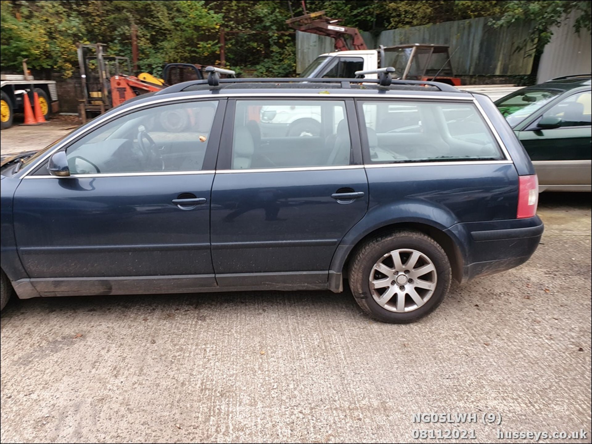 05/05 VOLKSWAGEN PASSAT TRENDLINE TDI 100 - 1896cc 5dr Estate (Blue, 209k) - Image 9 of 19