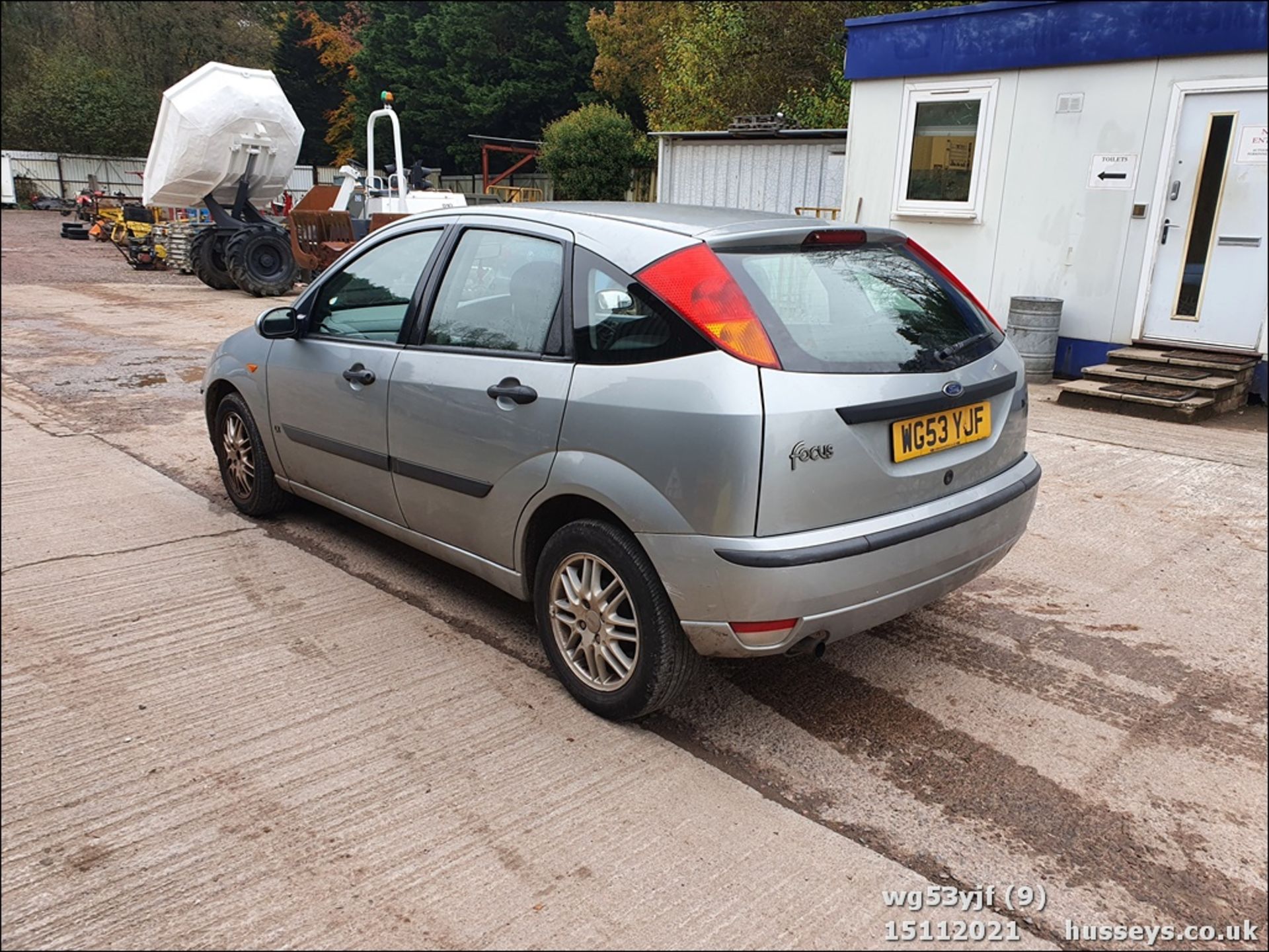 04/53 FORD FOCUS LX - 1596cc 5dr Hatchback (Silver) - Image 9 of 21