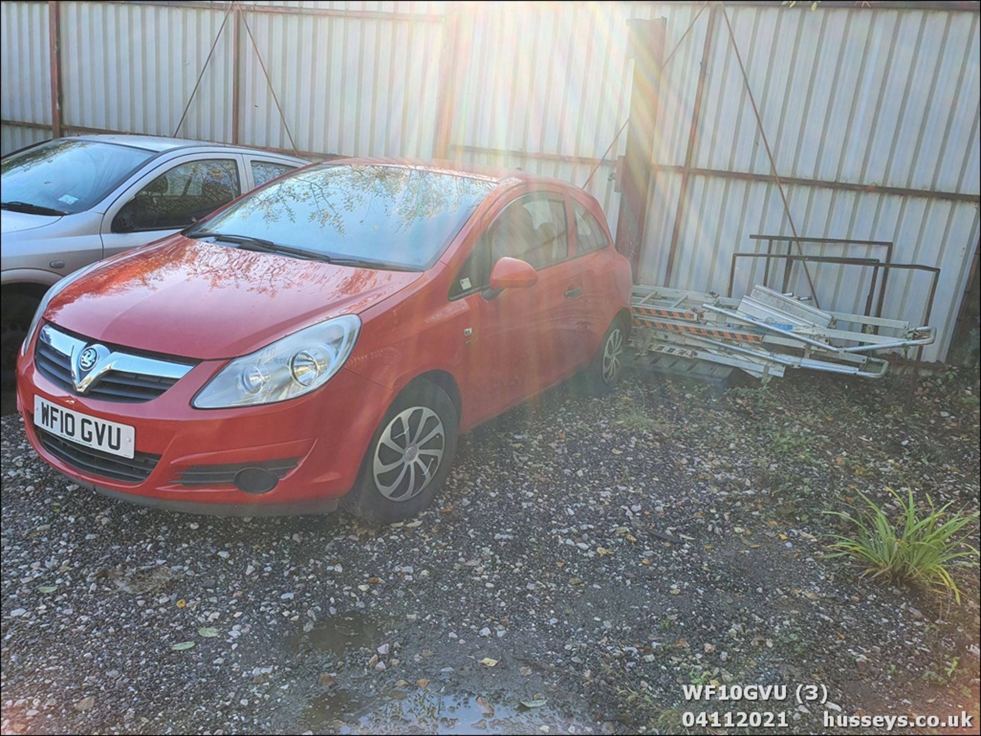 10/10 VAUXHALL CORSA S ECOFLEX - 998cc 3dr Hatchback (Red) - Image 3 of 13