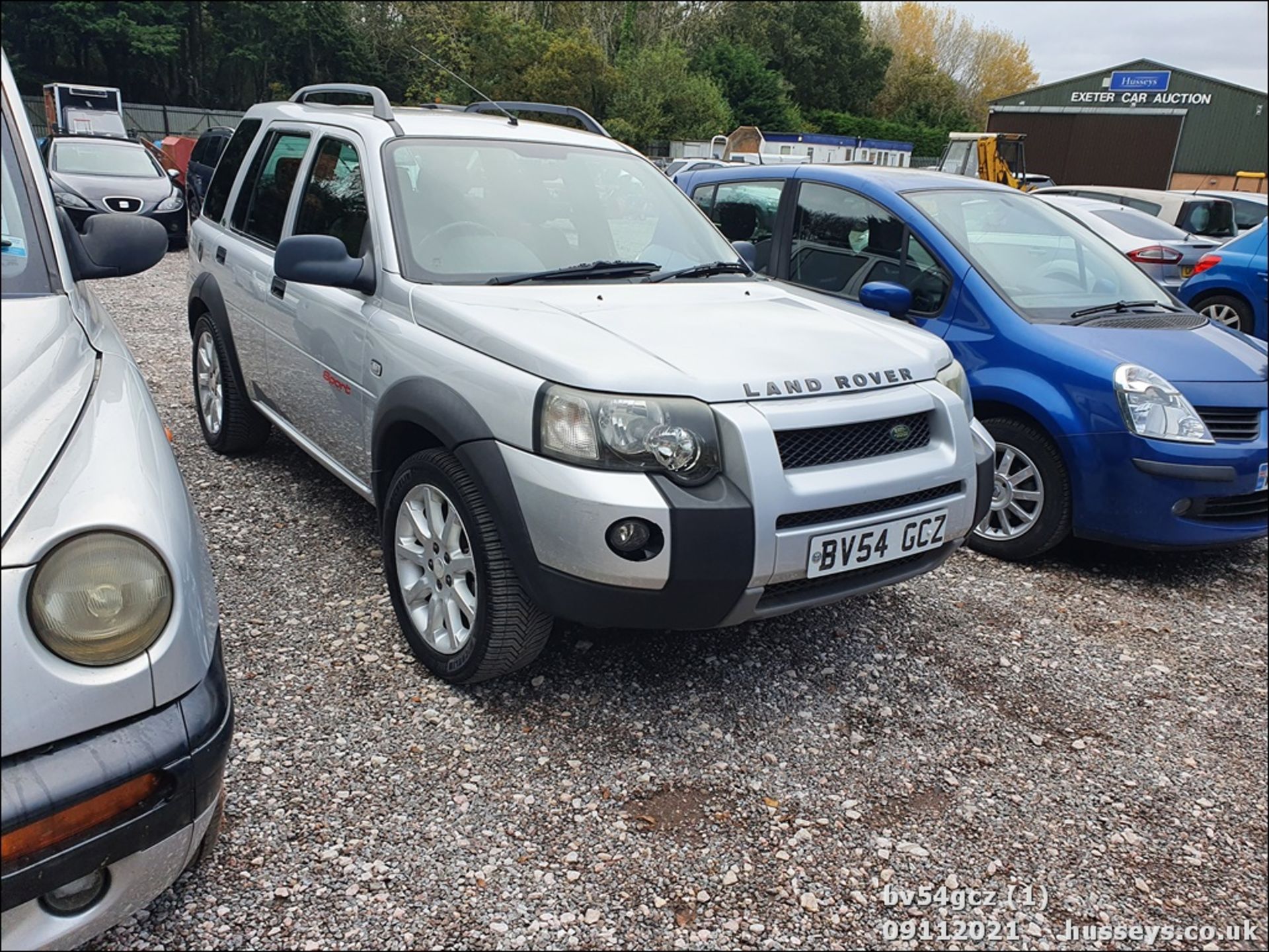 04/54 LAND ROVER FREELANDER TD4 SPORT S/W - 1951cc 5dr Estate (Silver) - Image 2 of 18