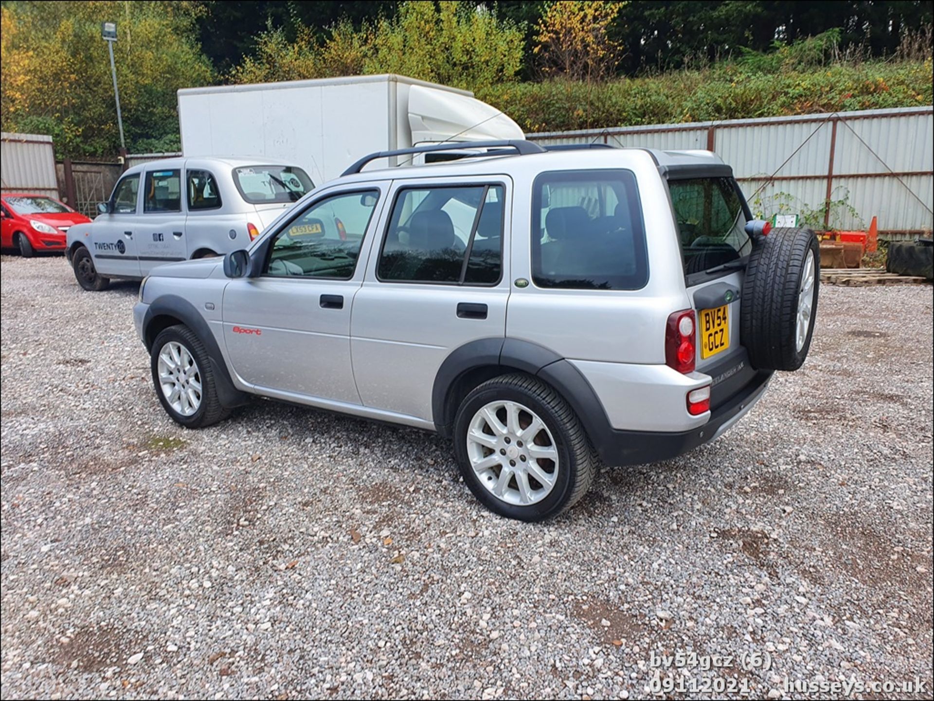 04/54 LAND ROVER FREELANDER TD4 SPORT S/W - 1951cc 5dr Estate (Silver) - Image 7 of 18