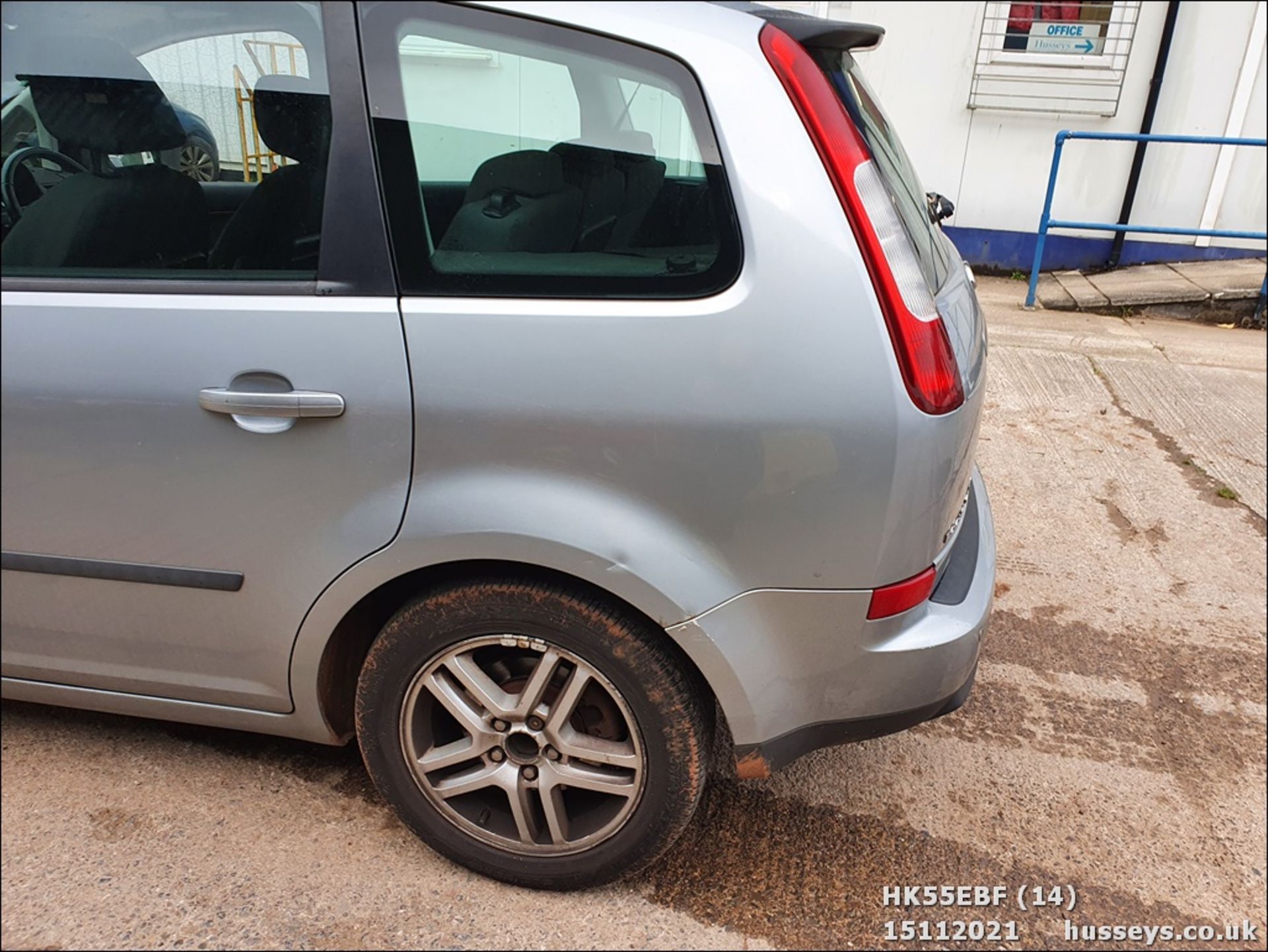 05/55 FORD FOCUS C-MAX ZETEC - 1997cc 5dr MPV (Silver, 143k) - Image 14 of 28