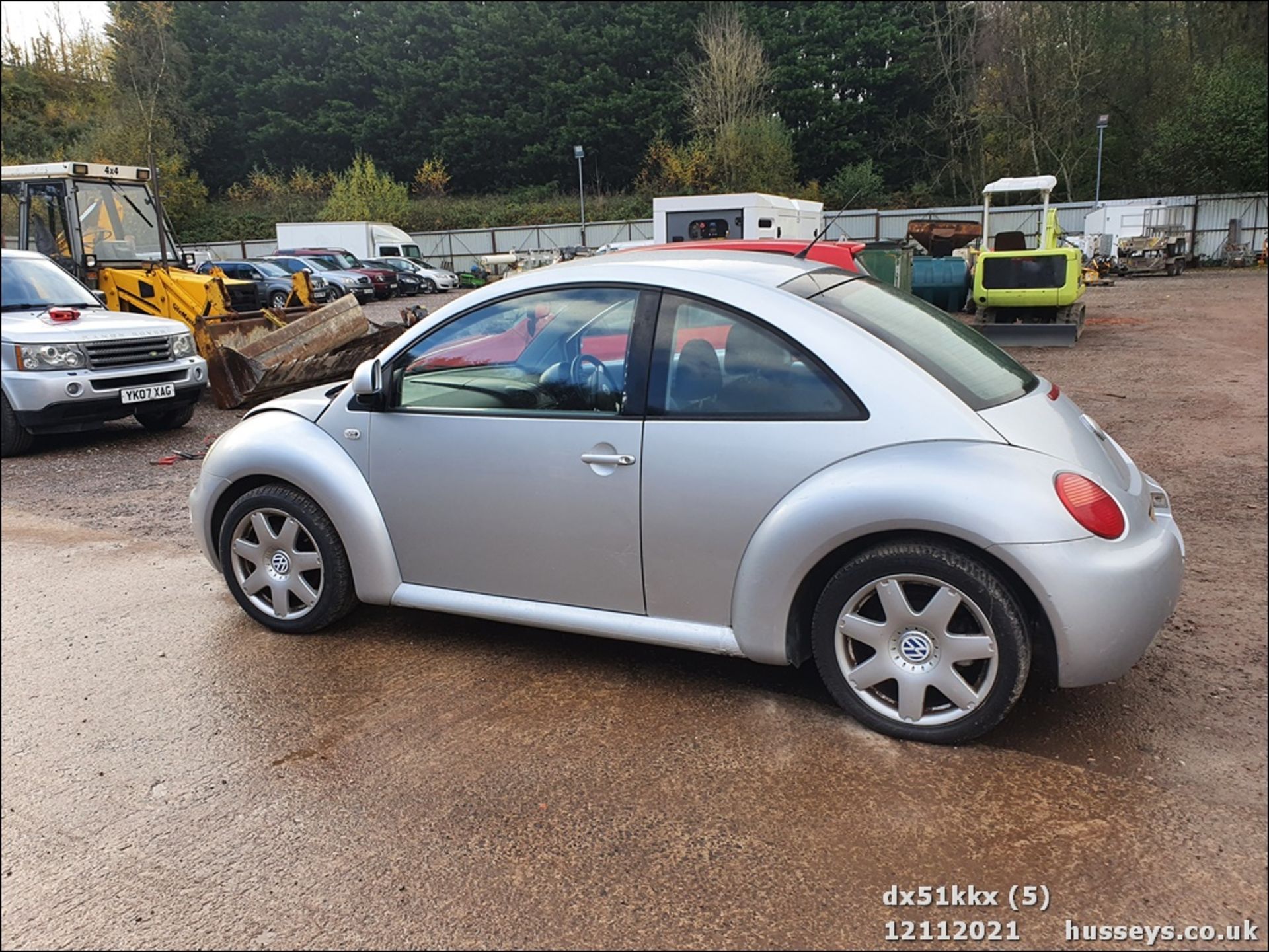 01/51 VOLKSWAGEN BEETLE V5 - 2324cc 3dr Hatchback (Silver, 177k) - Image 5 of 25